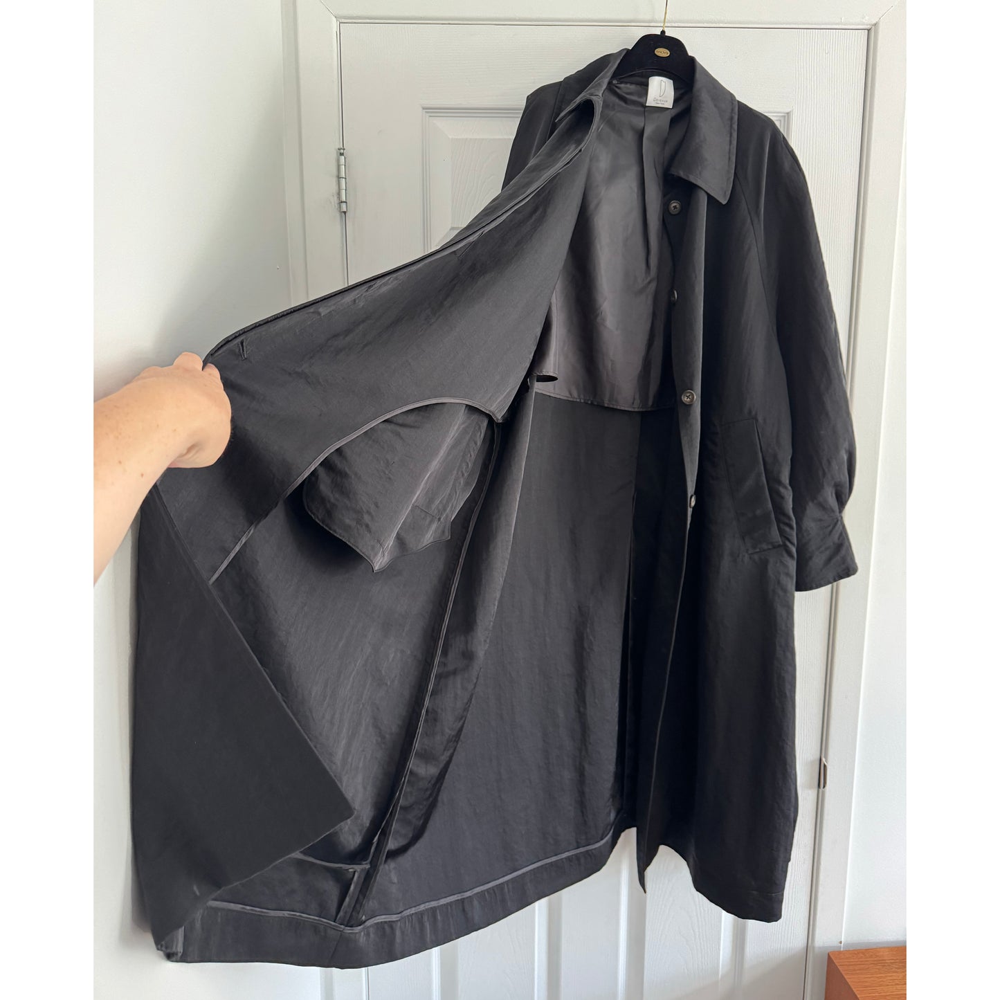 Deveaux "Anya" Oversize Trench Coat in Black, size Small (fits S-L)
