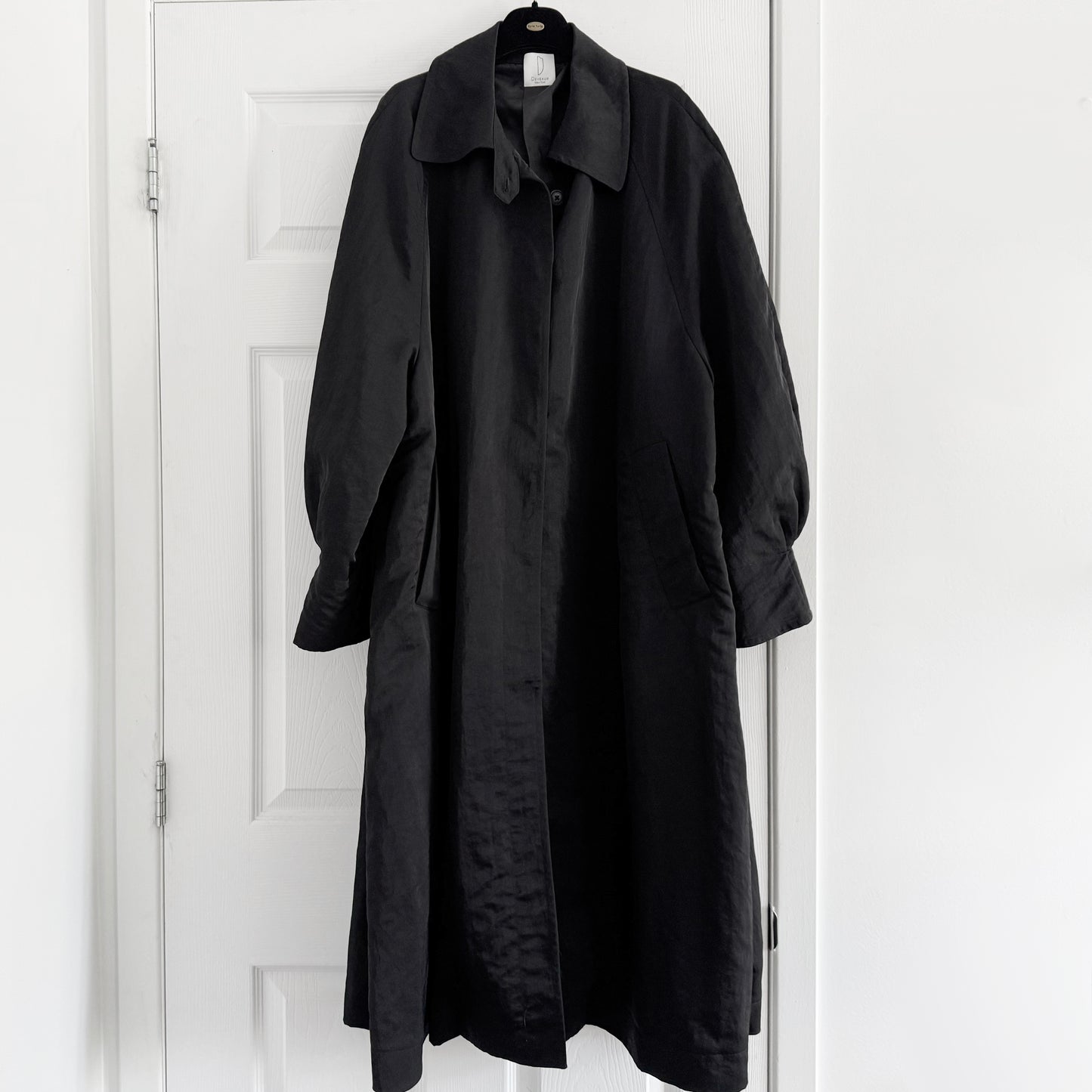 Deveaux "Anya" Oversize Trench Coat in Black, size Small (fits S-L)