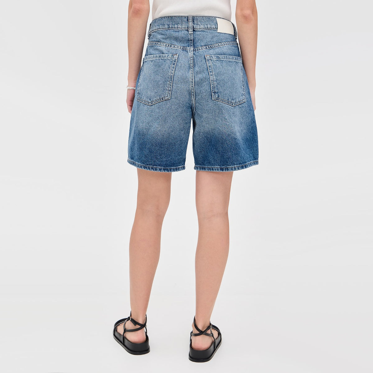 DL1961 "Taylor" Denim Shorts in "North Lake", size 29
