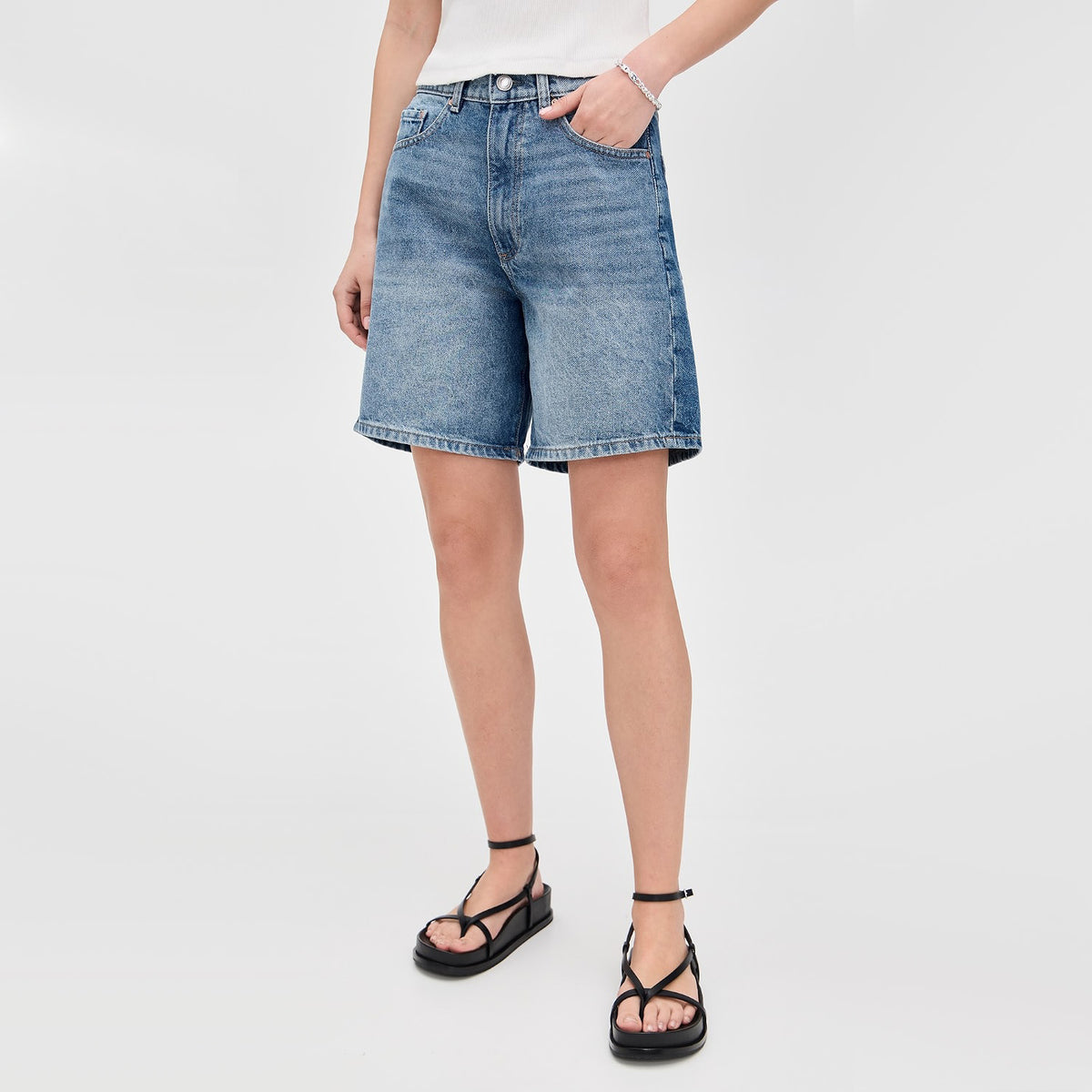 DL1961 "Taylor" Denim Shorts in "North Lake", size 29