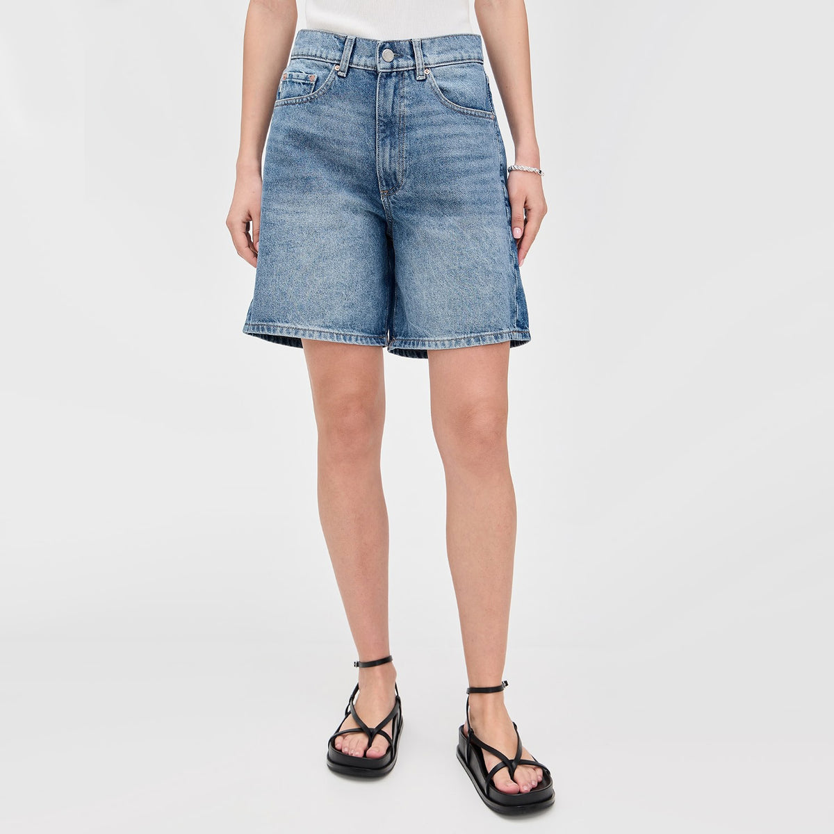 DL1961 "Taylor" Denim Shorts in "North Lake", size 29