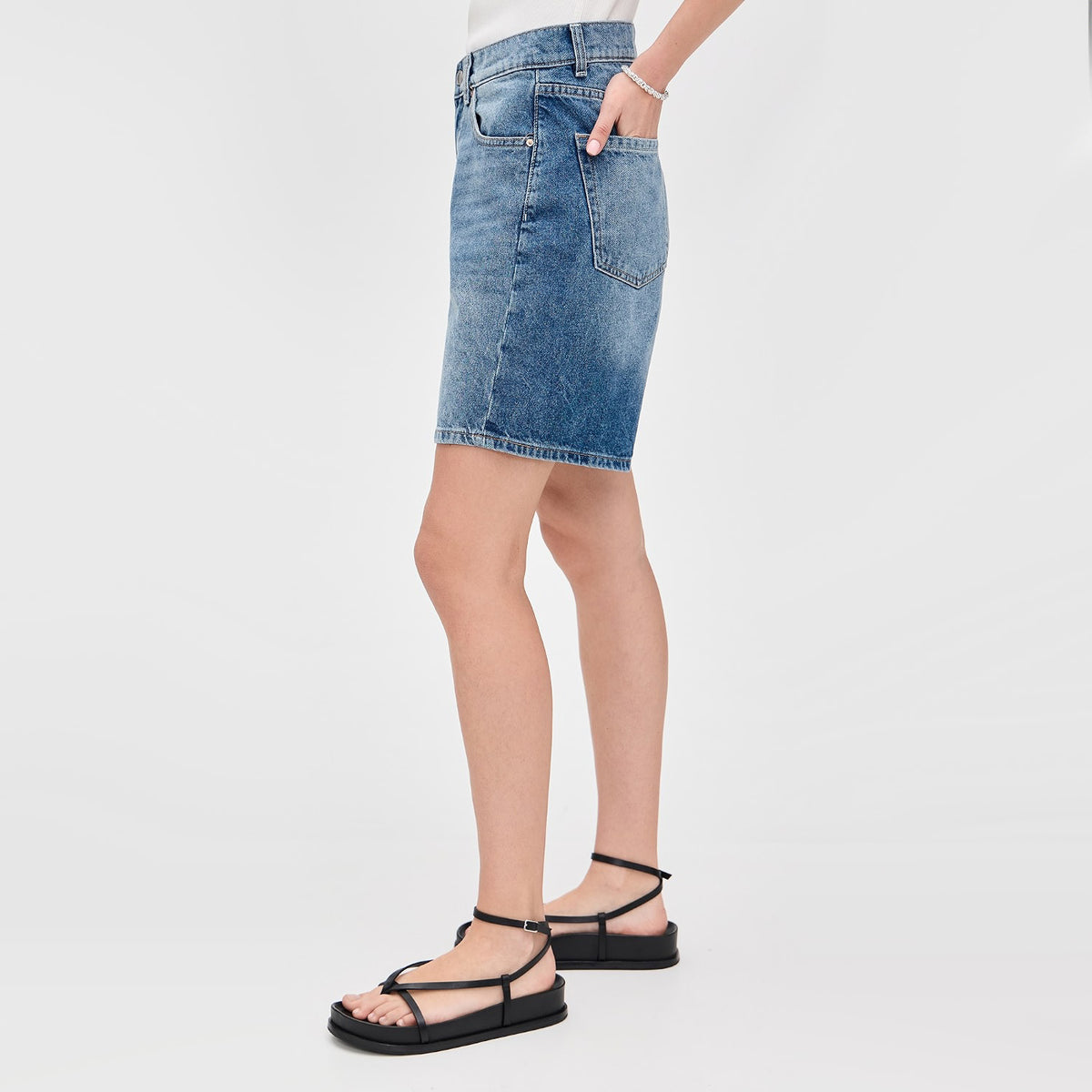 DL1961 "Taylor" Denim Shorts in "North Lake", size 29