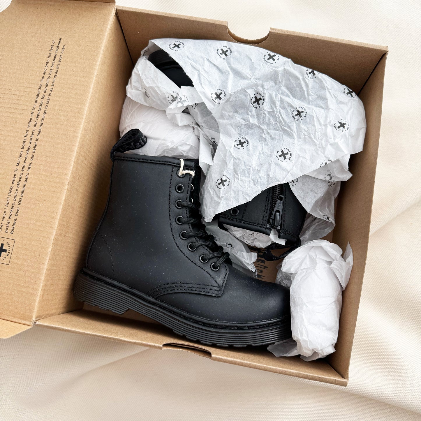 Kids Dr Martens 1460 Boots in Black, size 11