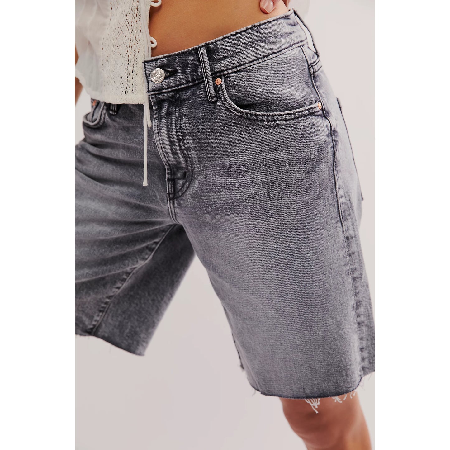 Mother Denim "Undercover" Frayed Shorts in "Drawing A Blank", size 27