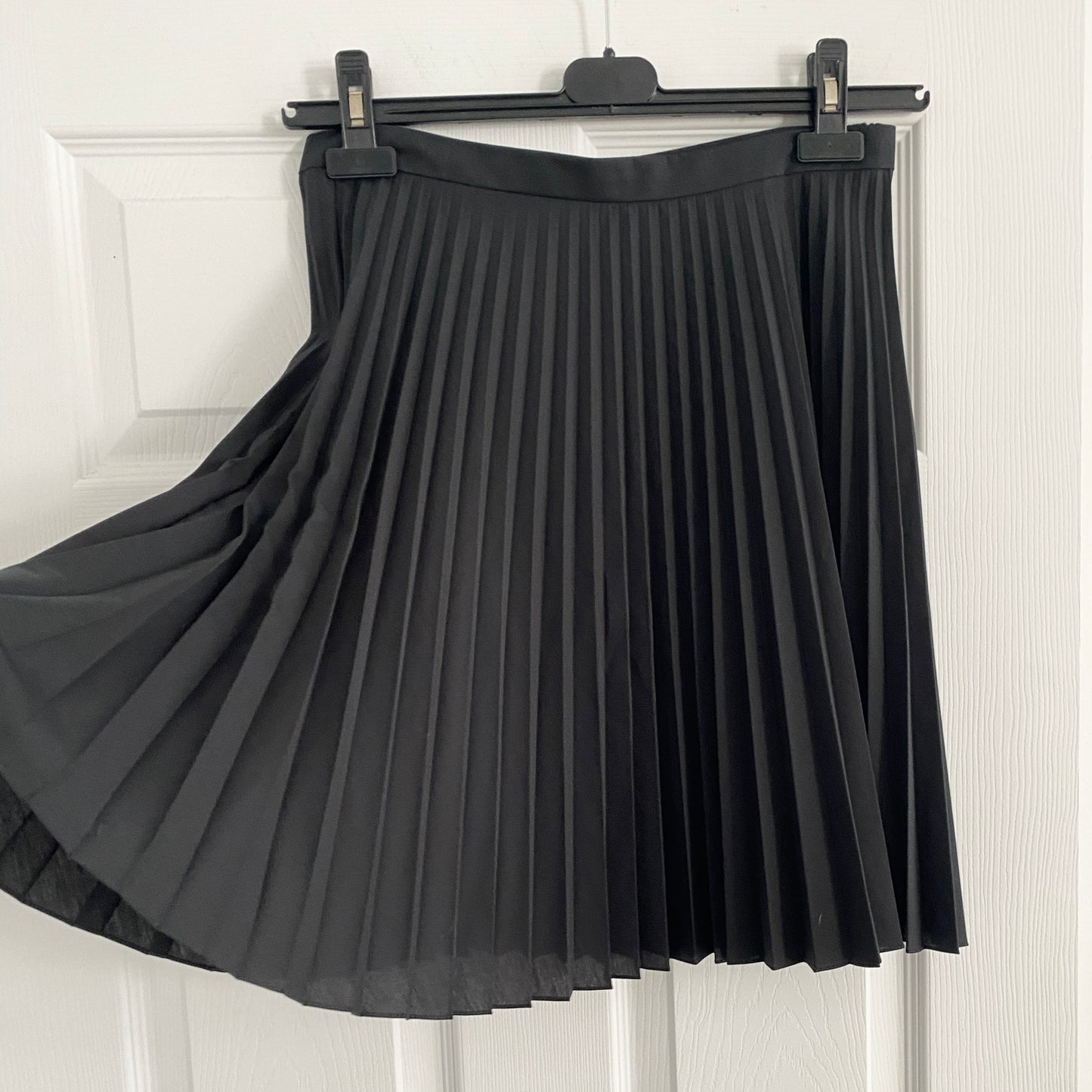 Dries Van Noten Black Pleated Mini Skirt, size 40 (fits size Small - S/M)