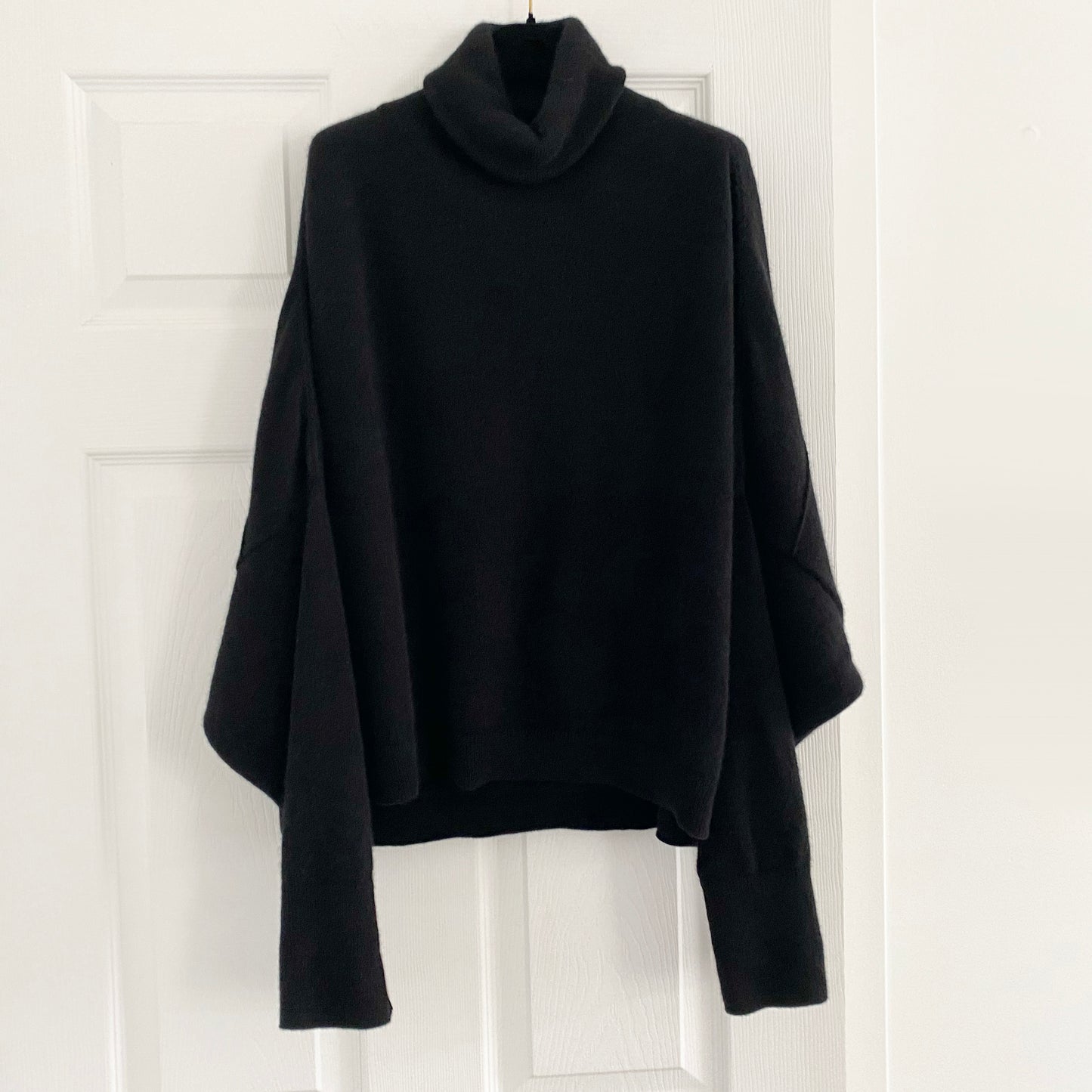 Dusan Boxy Cashmere Turtleneck in Black, size Small (fits roomy)