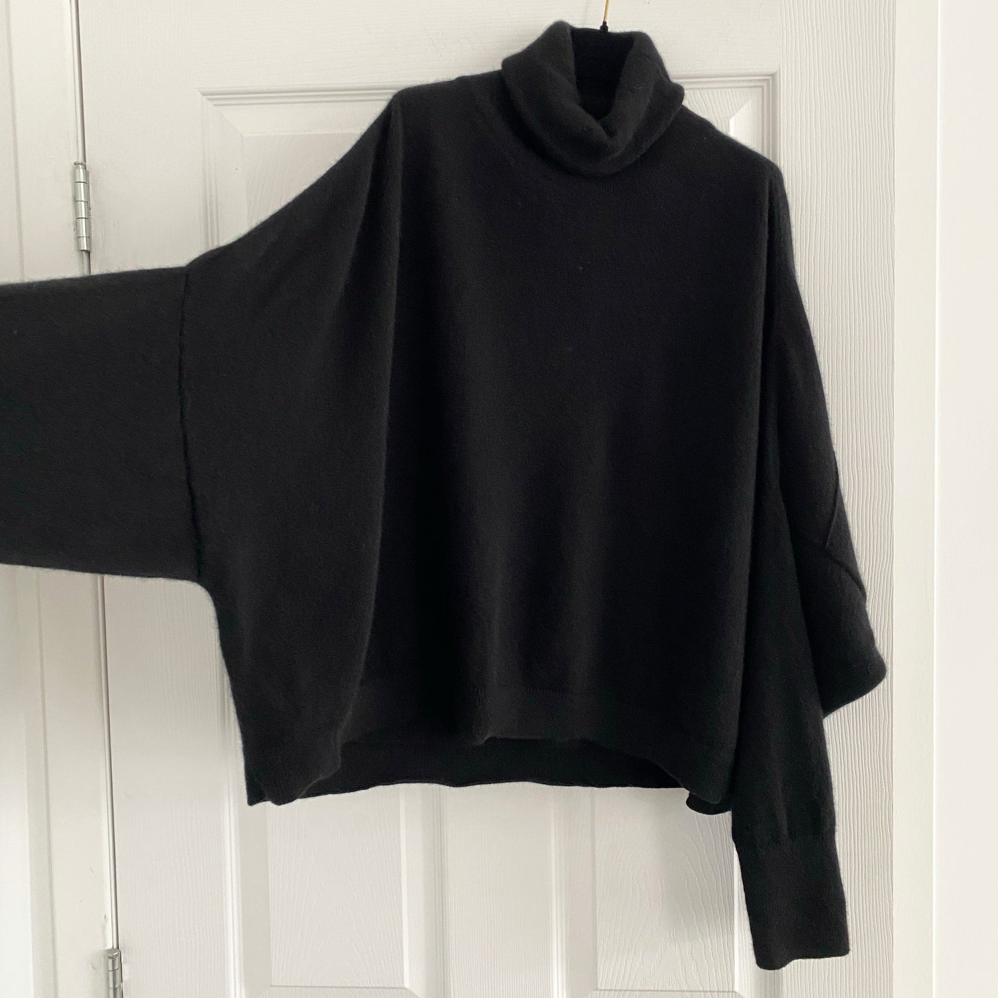 Dusan Boxy Cashmere Turtleneck in Black, size Small (fits roomy)