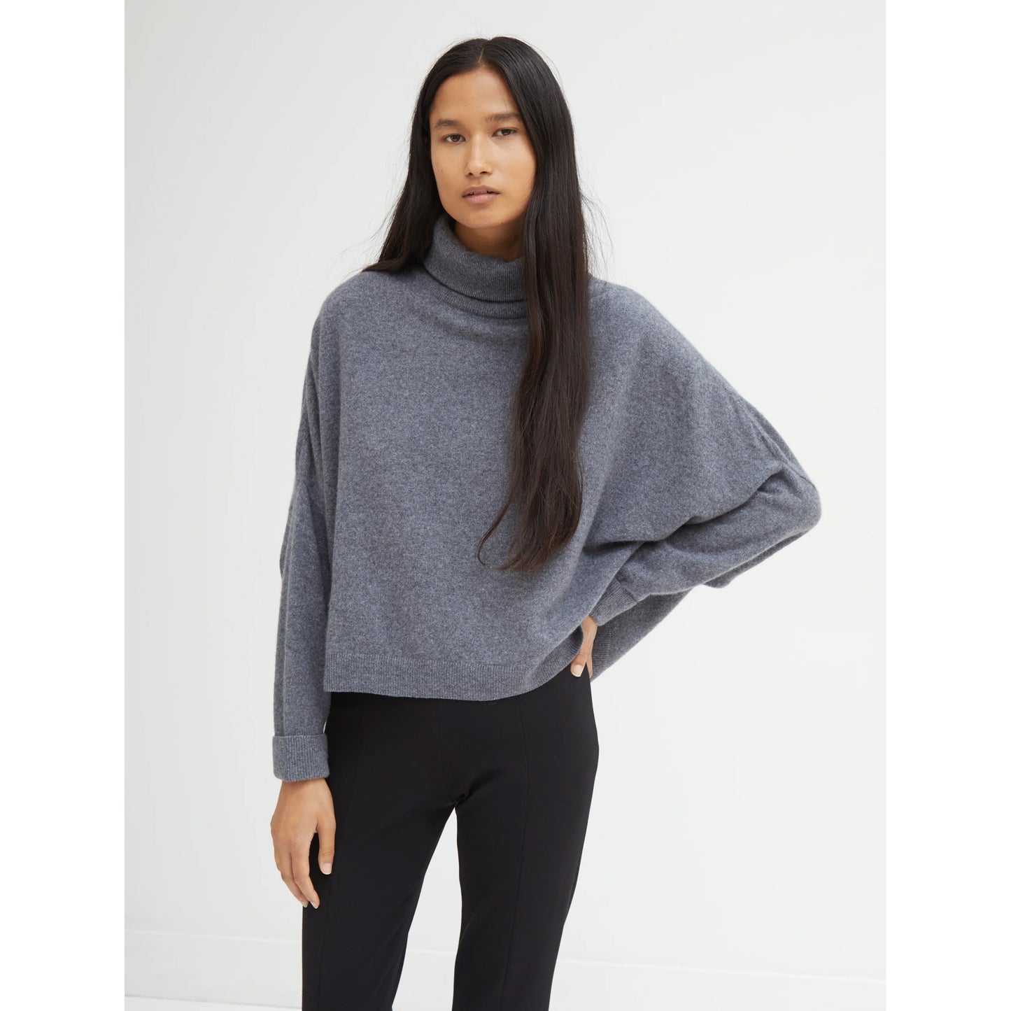 Dusan Boxy Cashmere Turtleneck in Black, size Small (fits roomy)