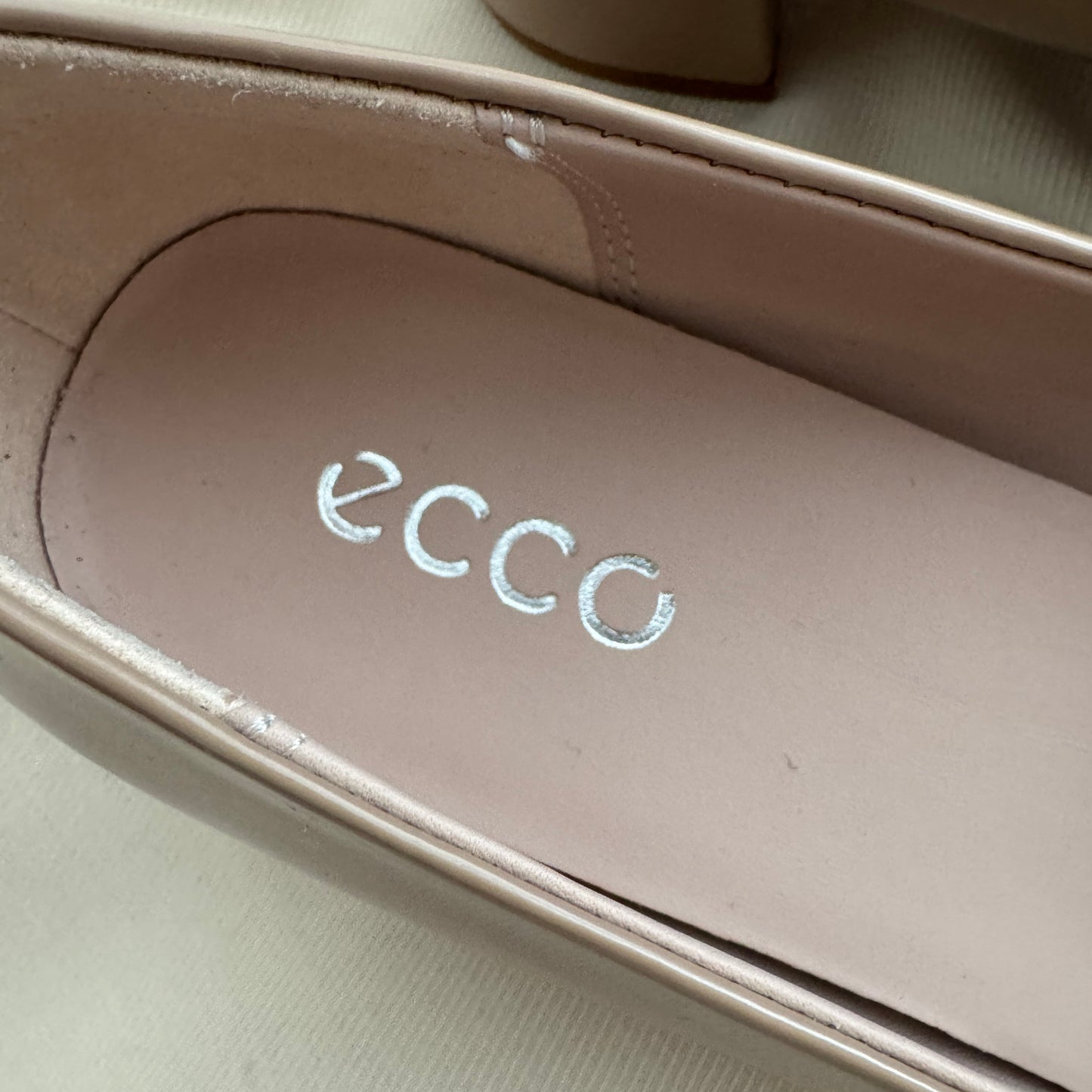 ECCO Patent Leather Stack Heel Pumps in Nude, size 40