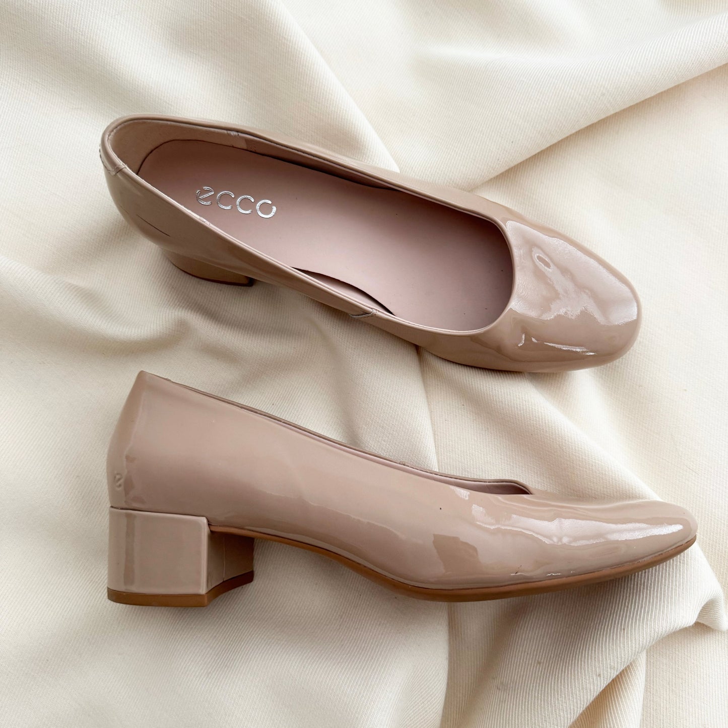 ECCO Patent Leather Stack Heel Pumps in Nude, size 40