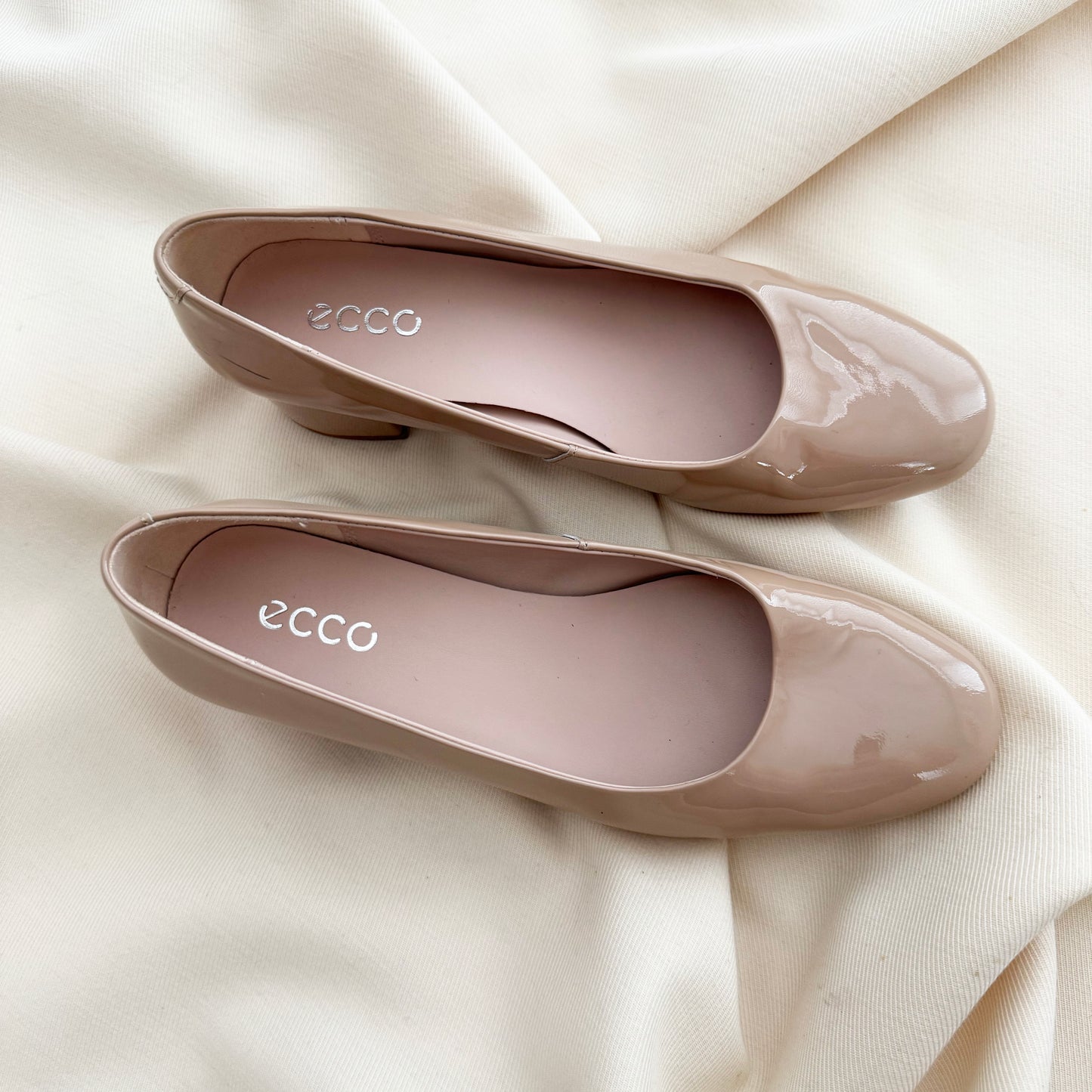 ECCO Patent Leather Stack Heel Pumps in Nude, size 40