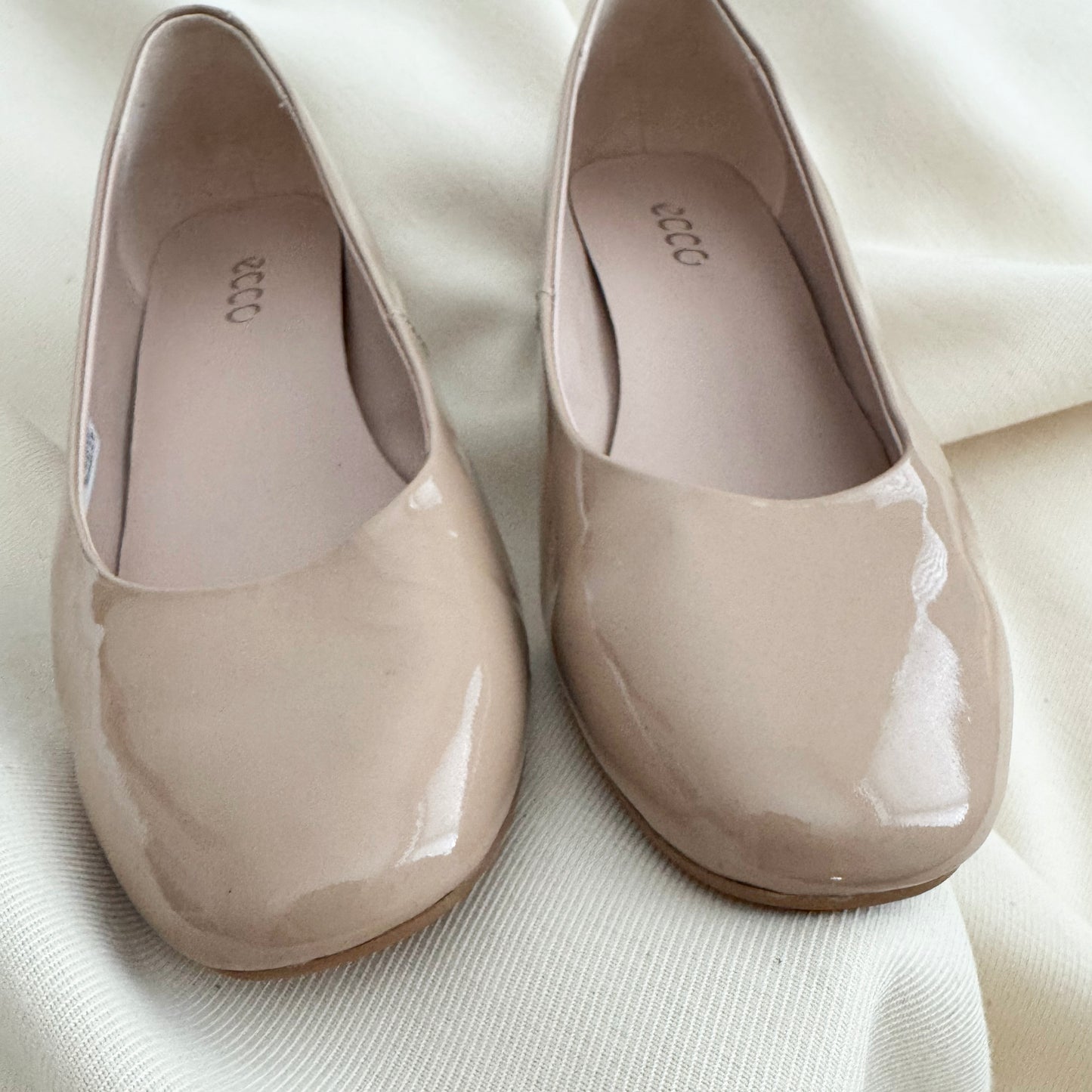 ECCO Patent Leather Stack Heel Pumps in Nude, size 40
