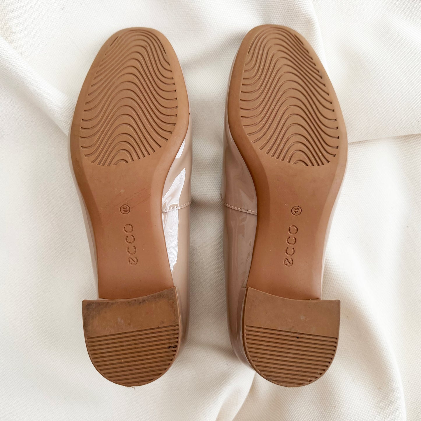 ECCO Patent Leather Stack Heel Pumps in Nude, size 40