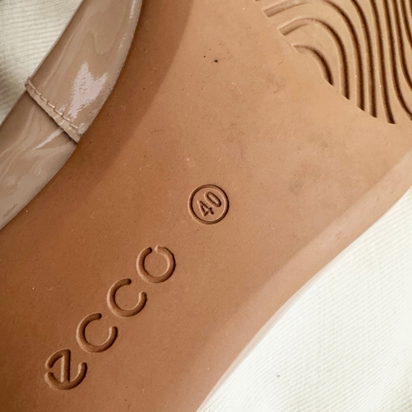 ECCO Patent Leather Stack Heel Pumps in Nude, size 40