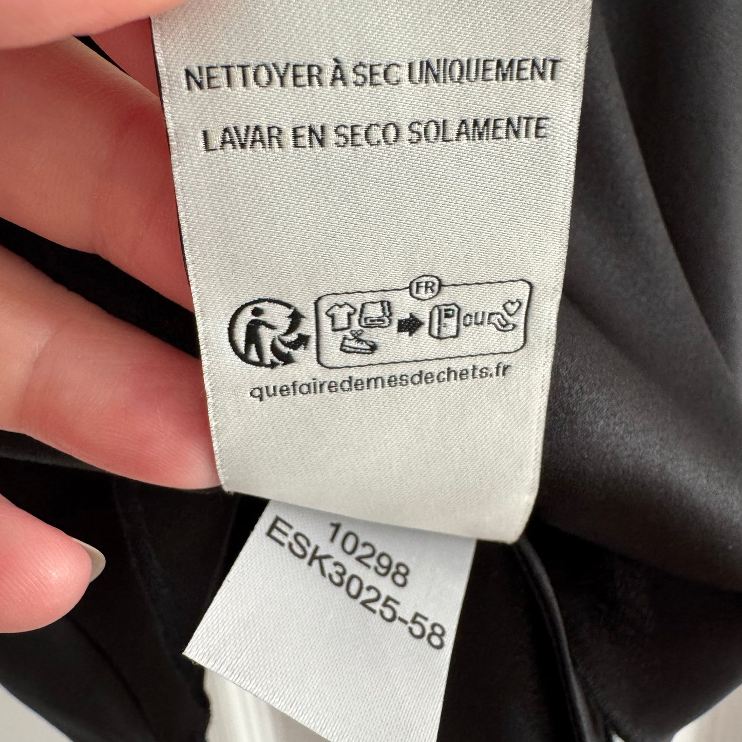 Eterne Silk Racerback Tank Top in Black, size Medium