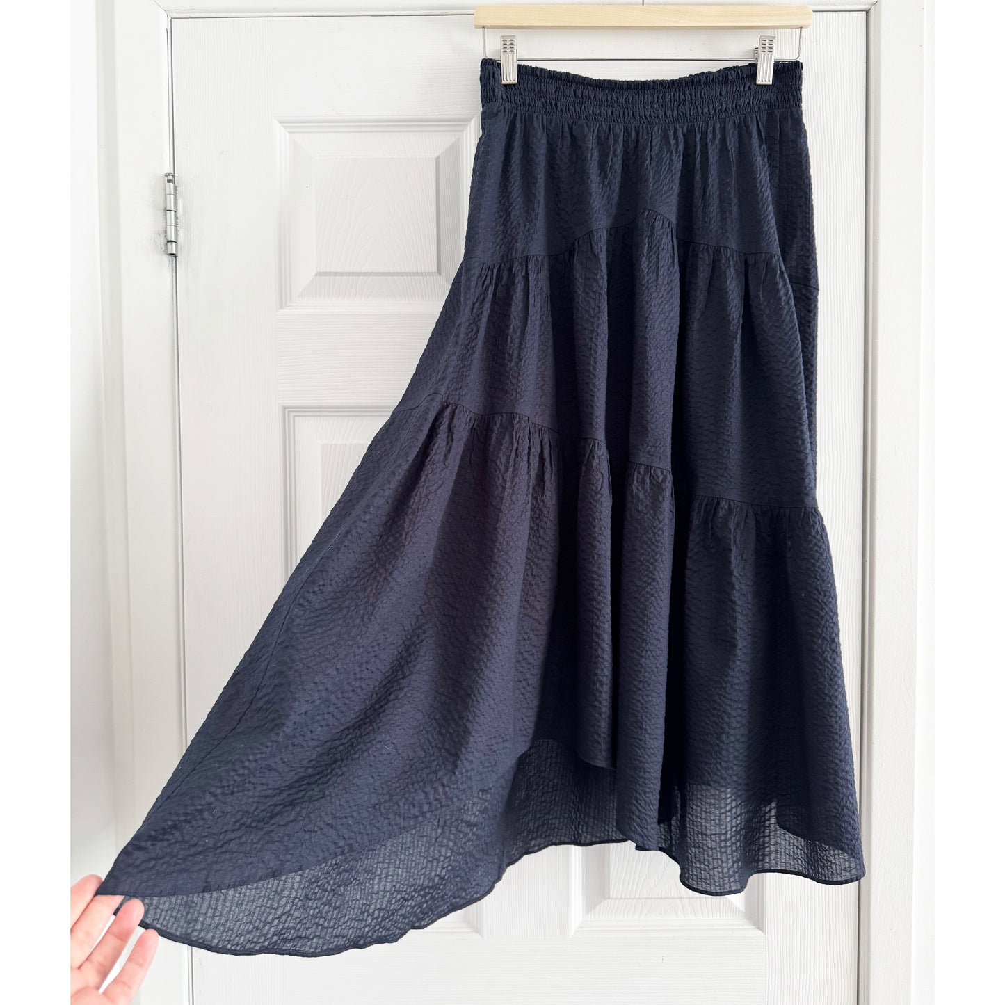 Frame Gathered Seam Seersucker Skirt in Navy, size Small