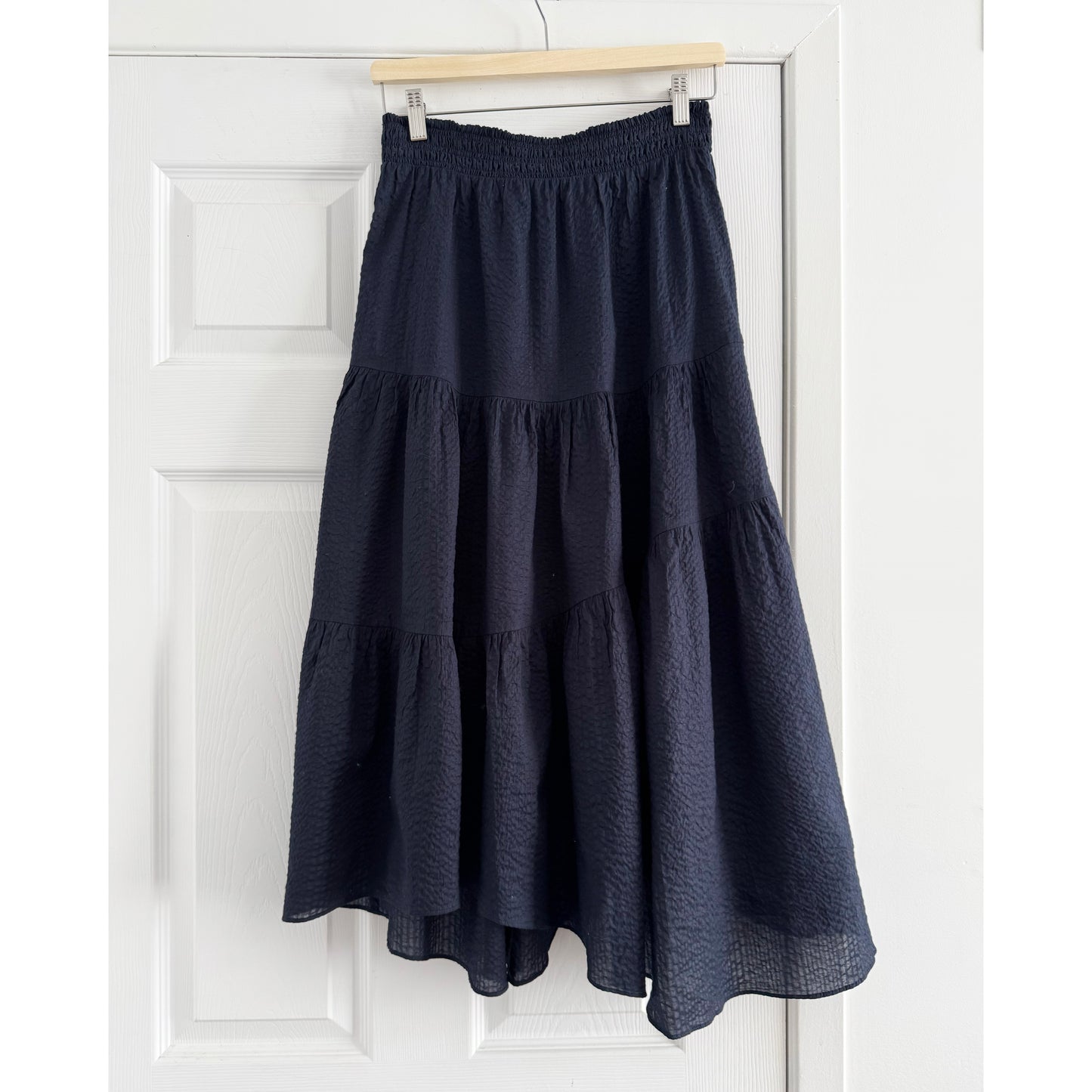 Frame Gathered Seam Seersucker Skirt in Navy, size Small