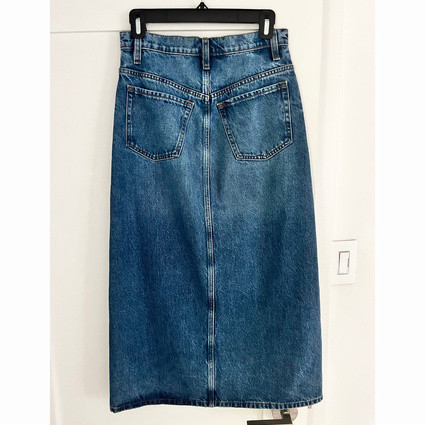 Frame "Midaxi" Denim Skirt in Del Amo, size 25