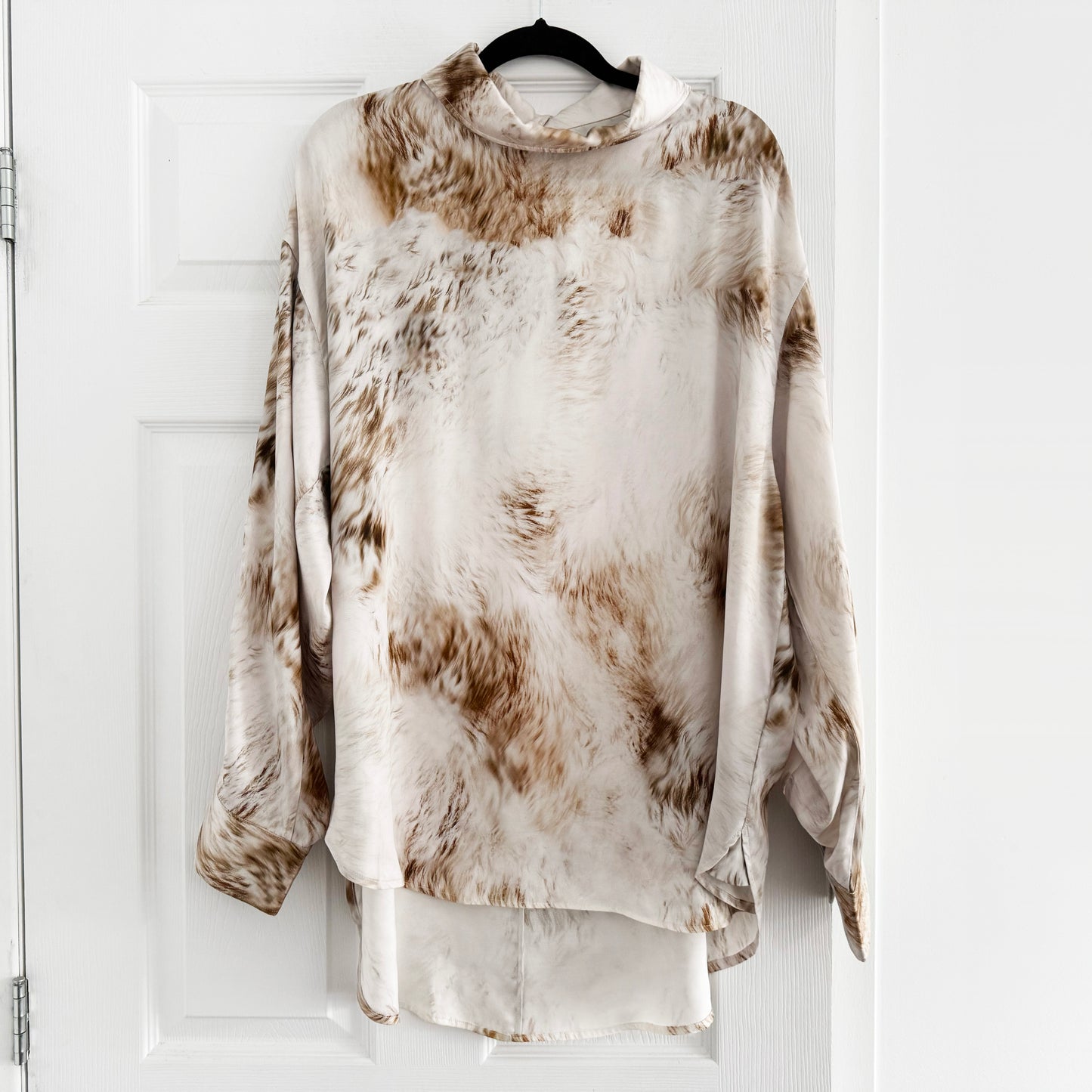 The Front Row Shop Fur Print Top, size Small