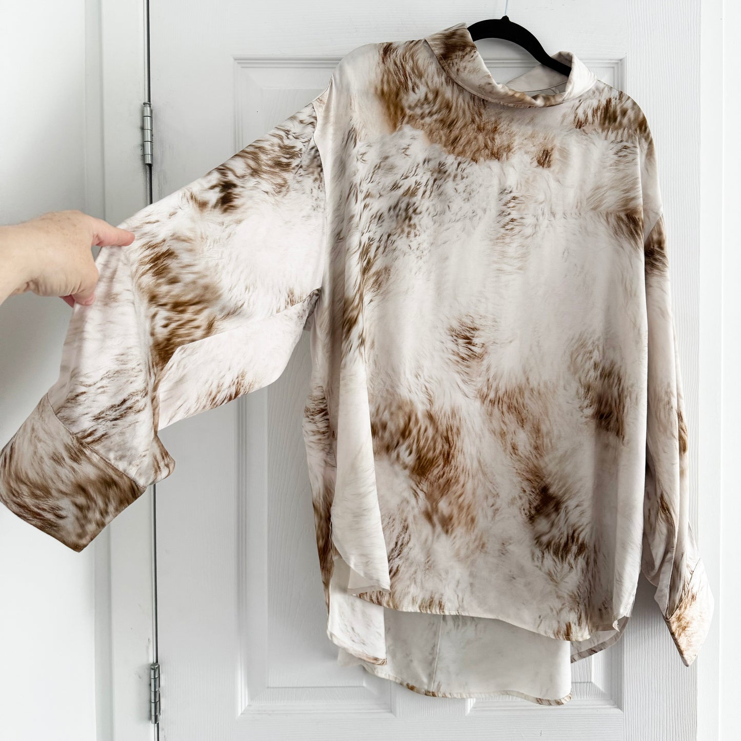The Front Row Shop Fur Print Top, size Small