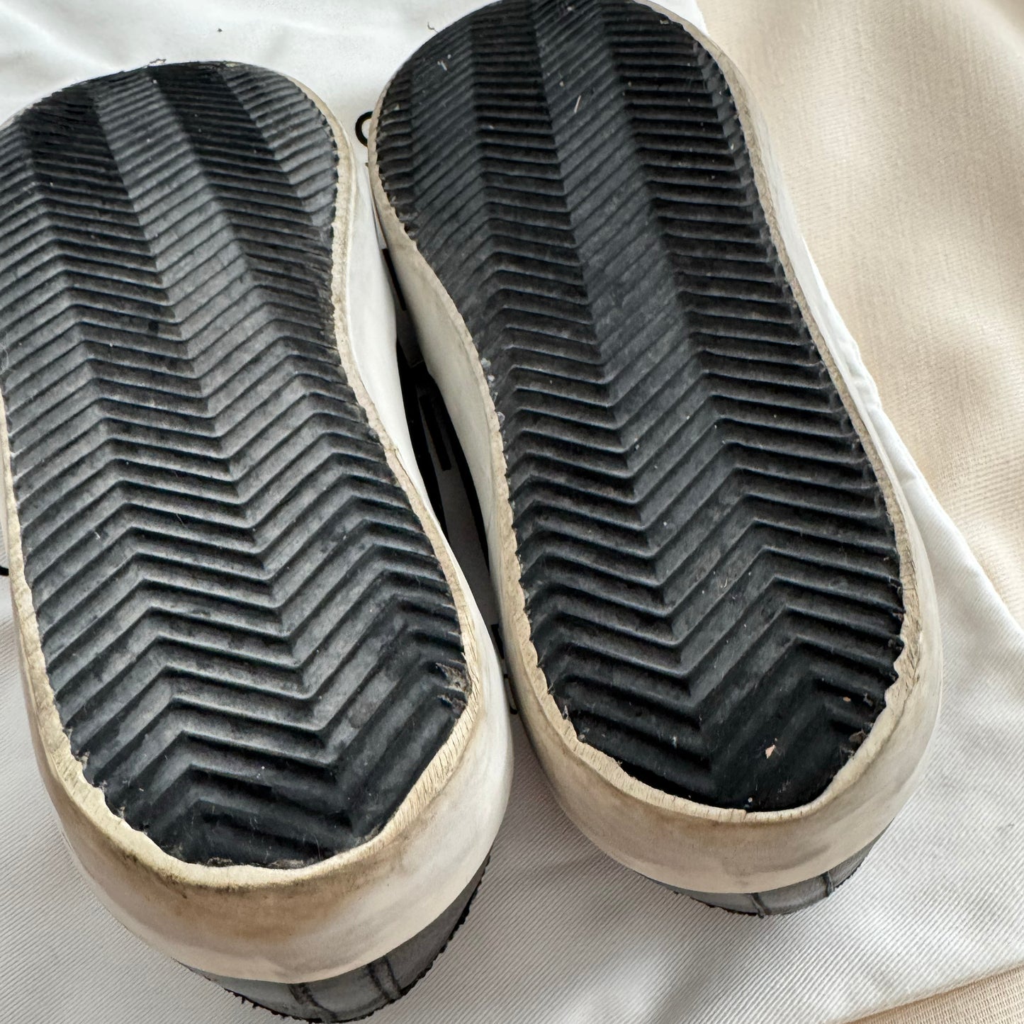 Golden Goose Superstar Classic Sneaker in Black, size 38