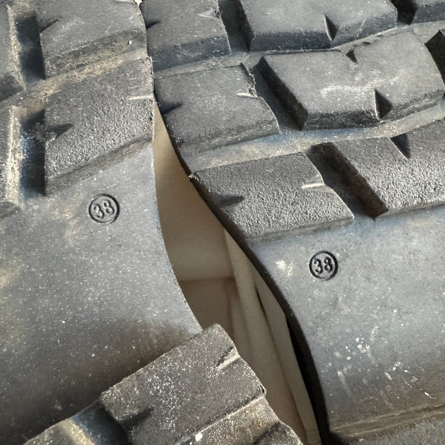 Gravity Pope Lug Sole Chelsea Boots in Off-White, size 38