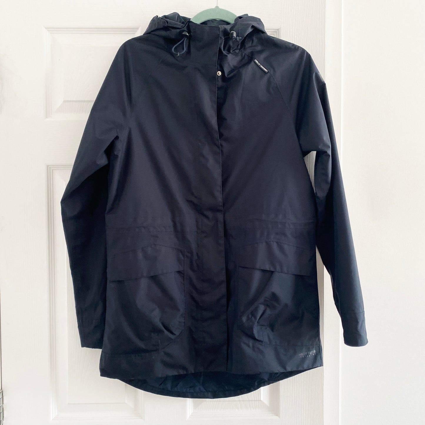 Helly Hansen "Appleton" Rain Jacket in Navy, size Medium