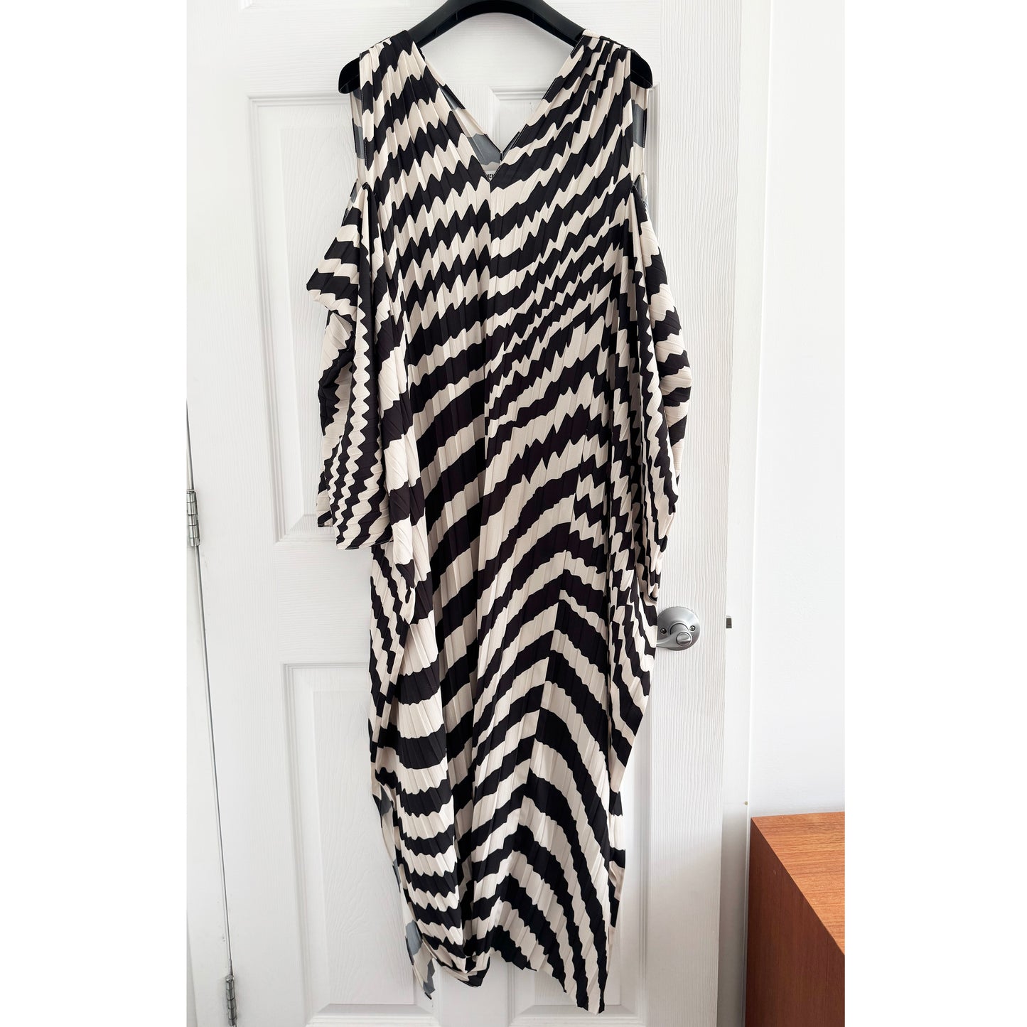 Henrik Vibskov "Jelly" Cutout Shoulder Pleated Dress, size XS/S (Fits anywhere up to XXL).