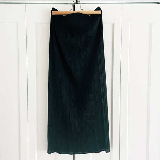 Vintage Issey Miyake Pleated Midi Skirt in Black, size Medium