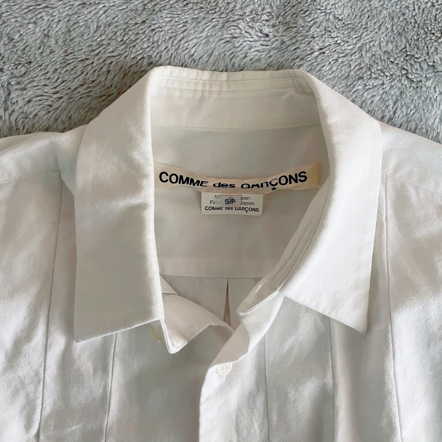 Comme Des Garcons Chemise boutonnée plissée blanche, taille petite (convient à Medium)