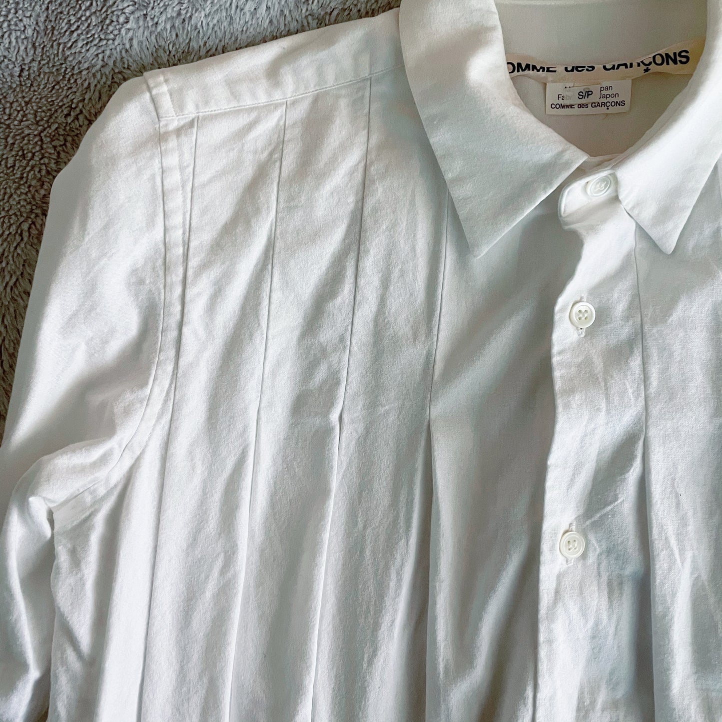 Comme Des Garcons Chemise boutonnée plissée blanche, taille petite (convient à Medium)