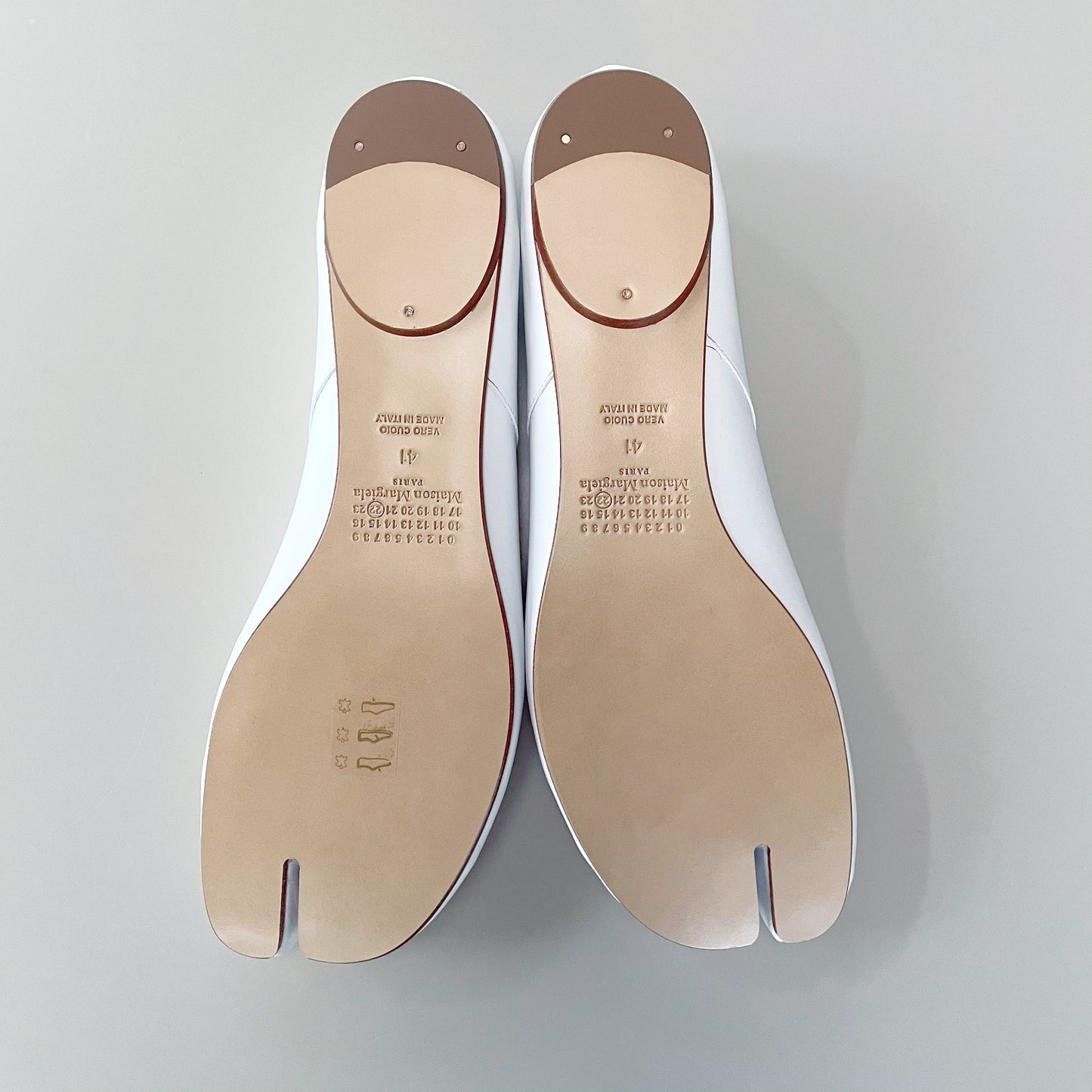 Maison Margiela white tabi flats. Size 41, fit is good for size 10.5