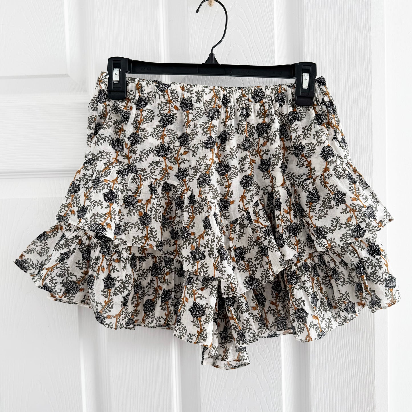 Isabel Marant Etoile "Jocadia" Printed Cotton Shorts in White Print, size 36 (fits size 2)