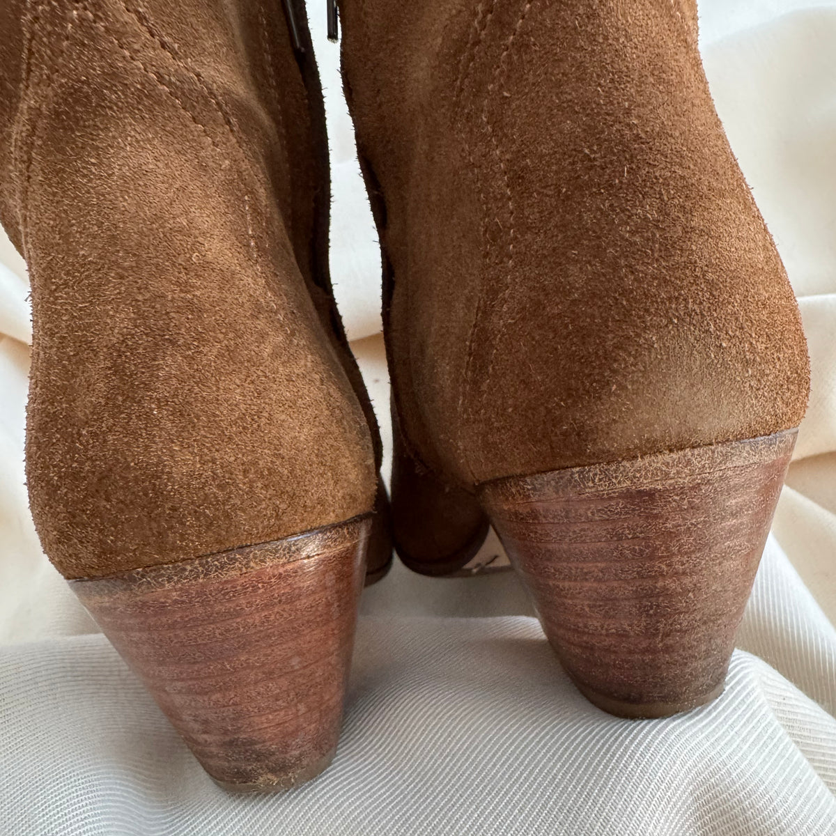 Bottines "Dacken" en daim taupe Isabel Marant, taille 39