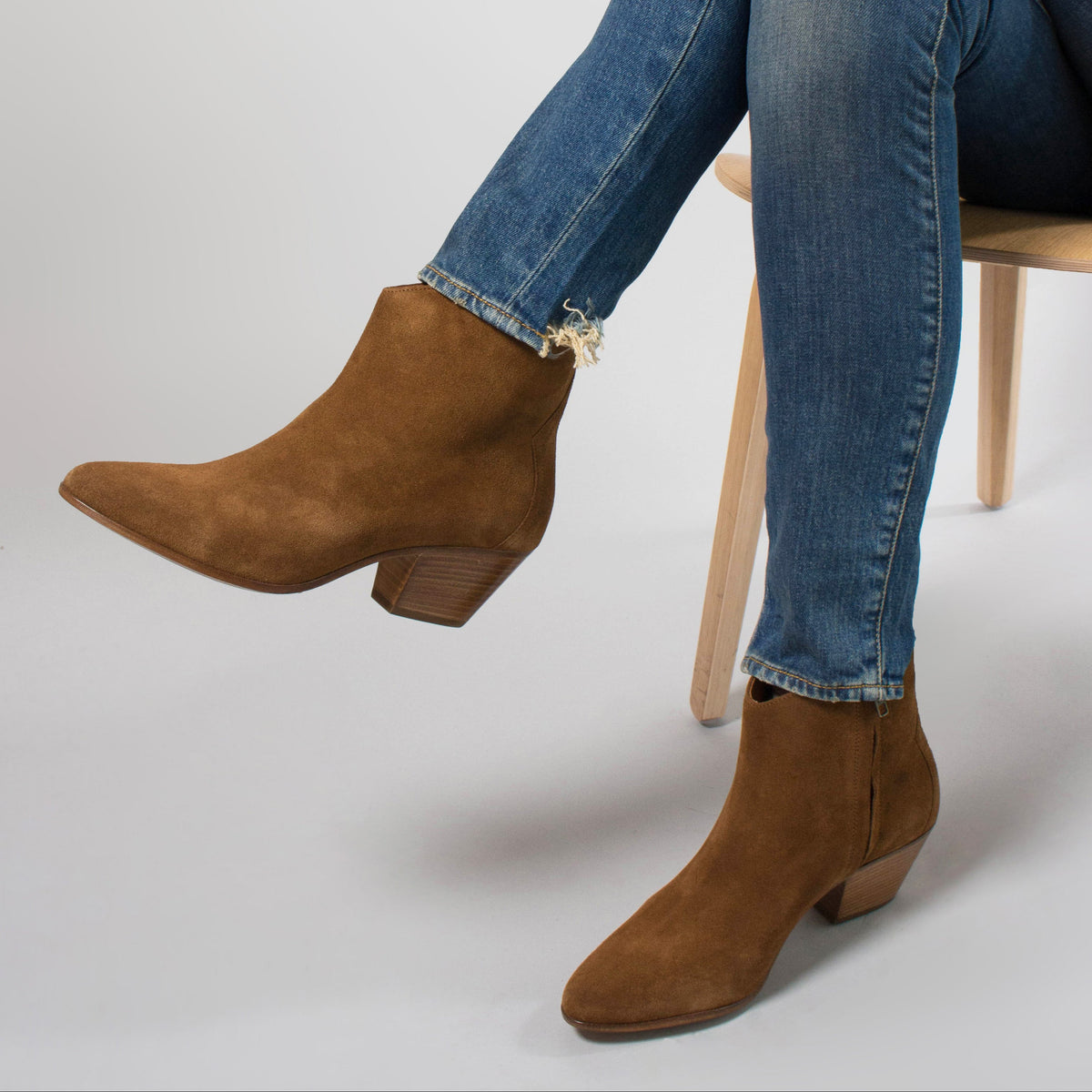 Bottines "Dacken" en daim taupe Isabel Marant, taille 39