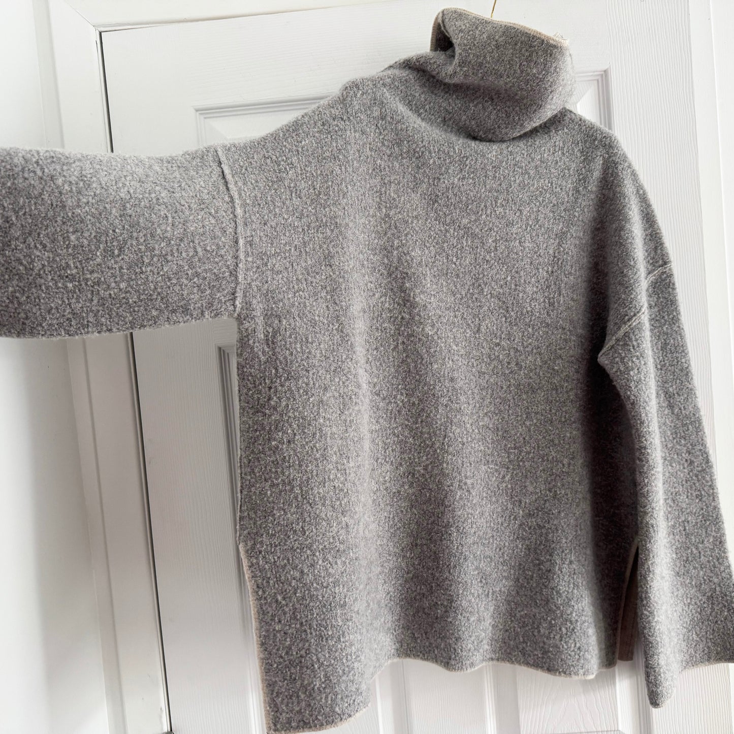 Joseph Bouclette Knit Sweater in Grey, size XXS (fits SO oversize)