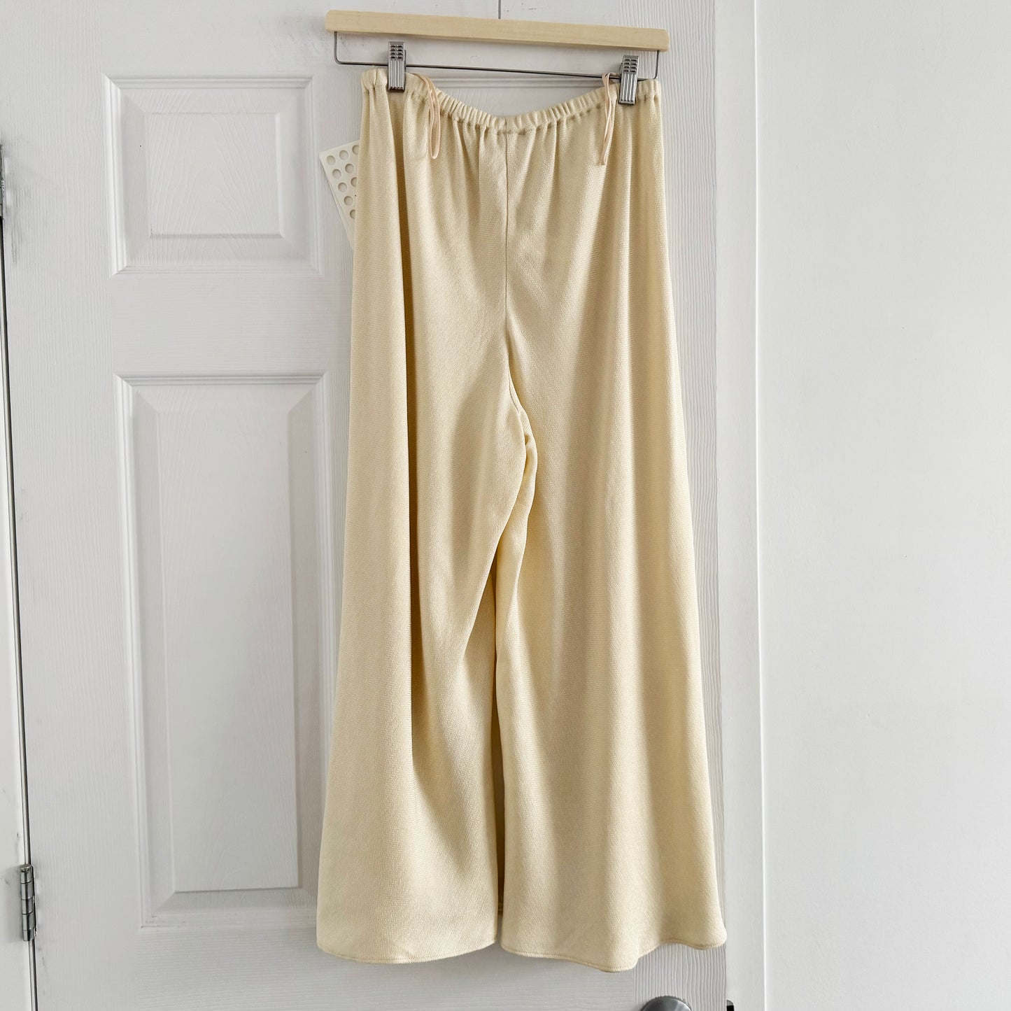 Pantalon Khaite Lindy en « Champagne », taille petite
