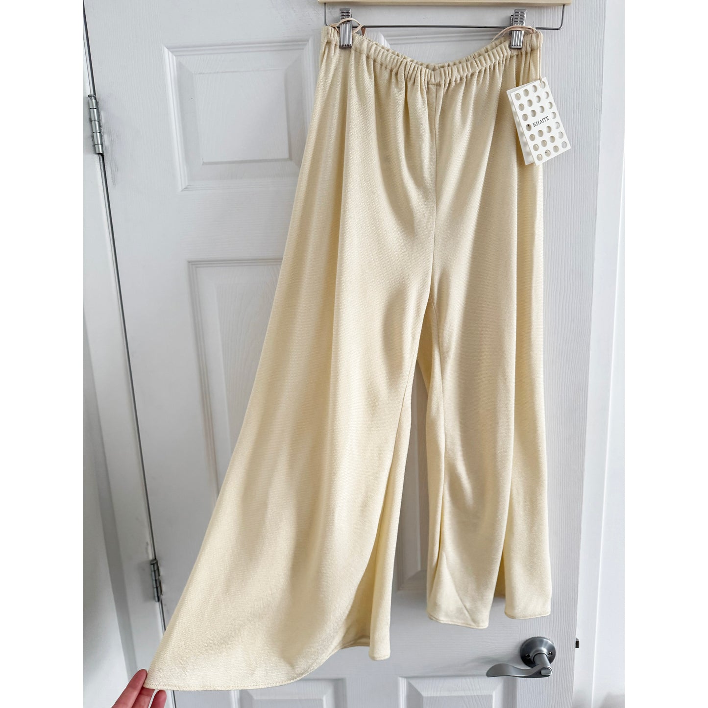 Pantalon Khaite Lindy en « Champagne », taille petite