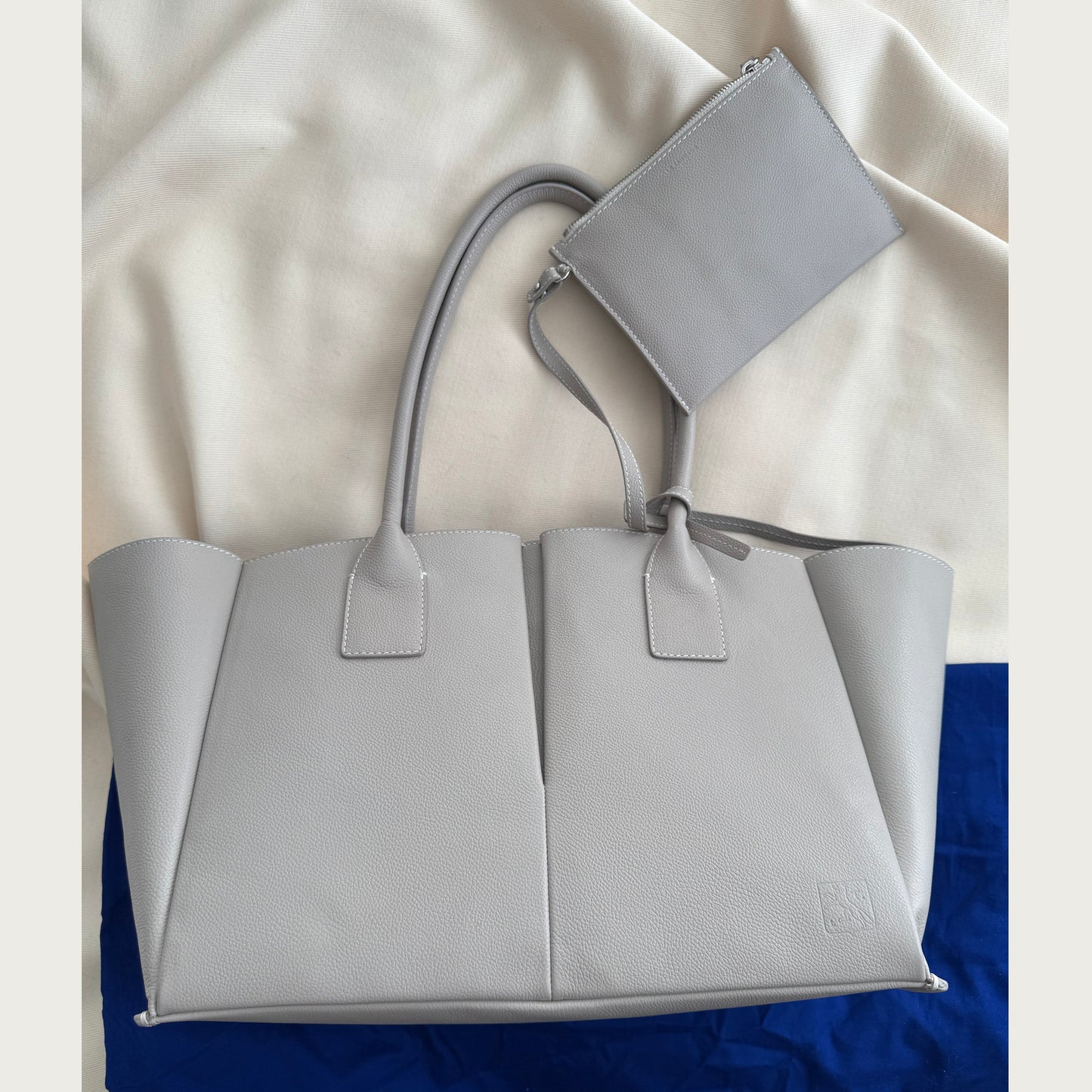 Le Tanneur Large "Elena" Tote in Light Grey