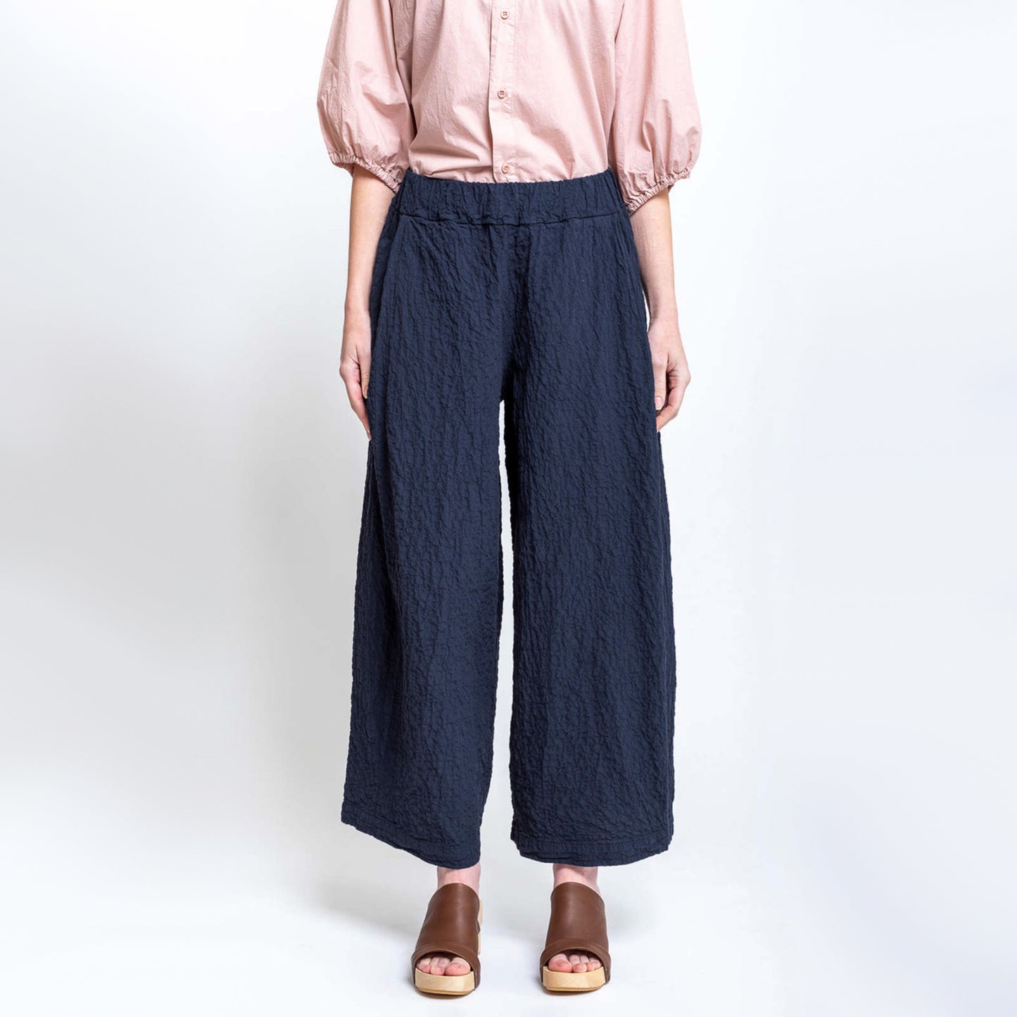 LABO ART "Storto" Textured Pant in Navy, size "4" (L/XL)