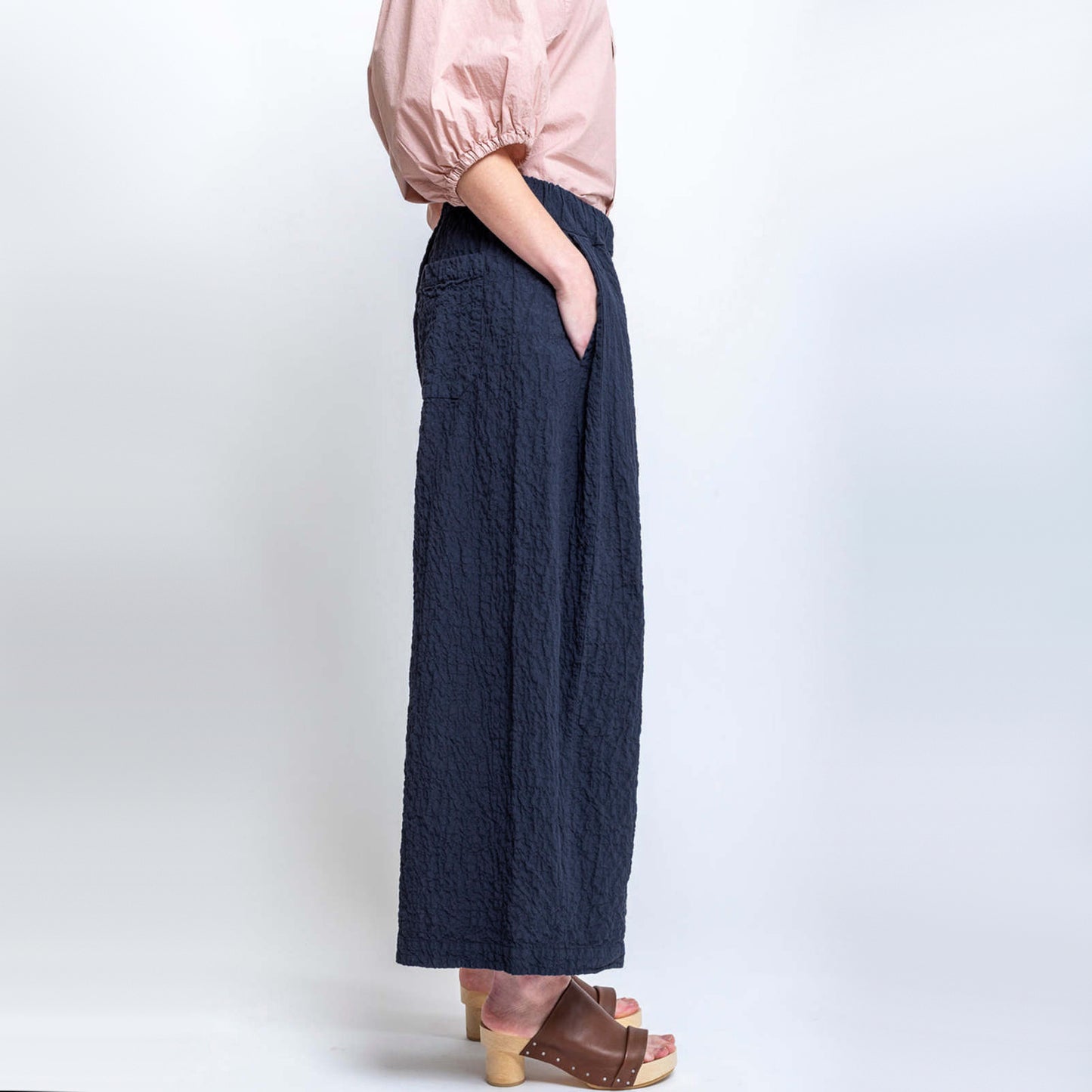 LABO ART "Storto" Textured Pant in Navy, size "4" (L/XL)
