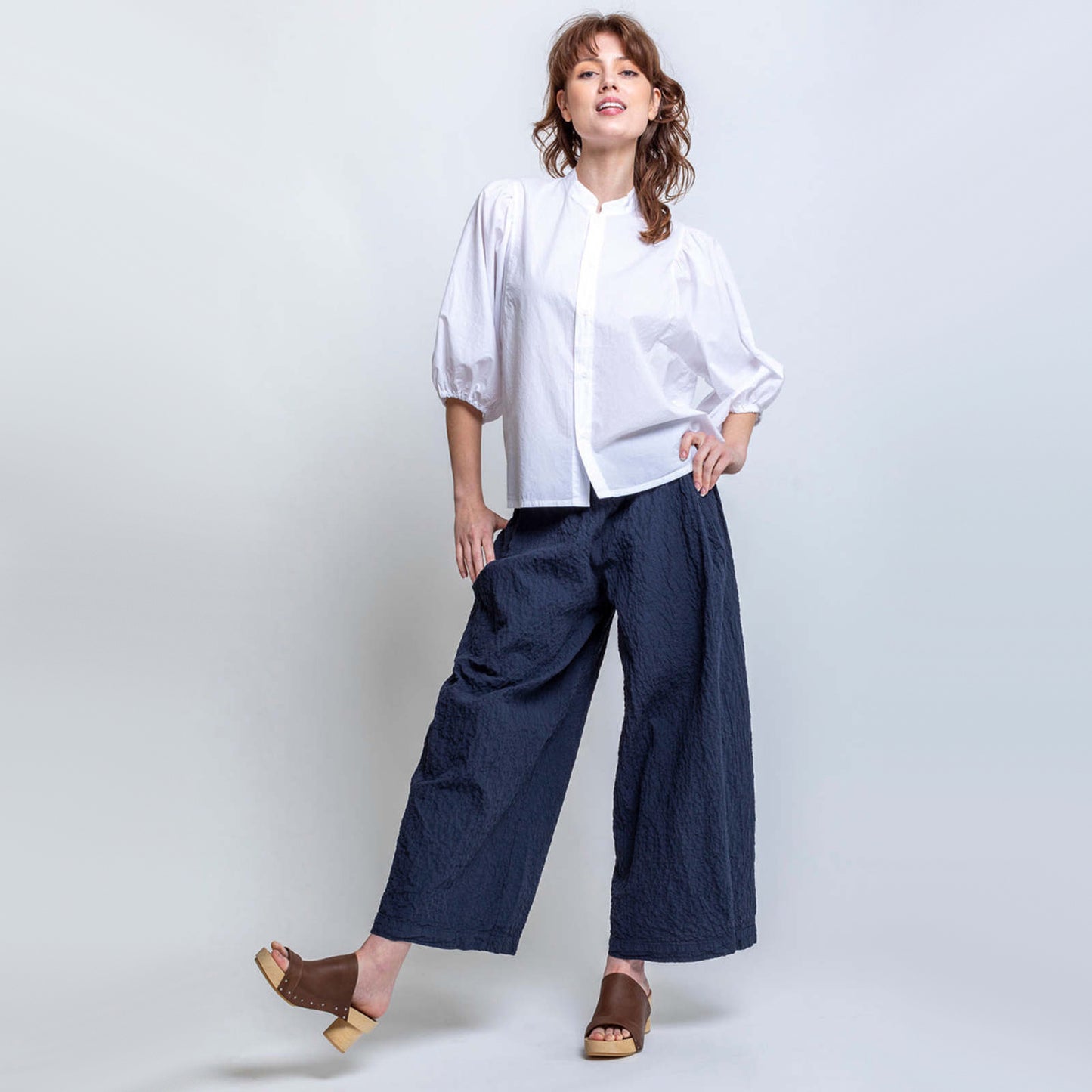 LABO ART "Storto" Textured Pant in Navy, size "4" (L/XL)