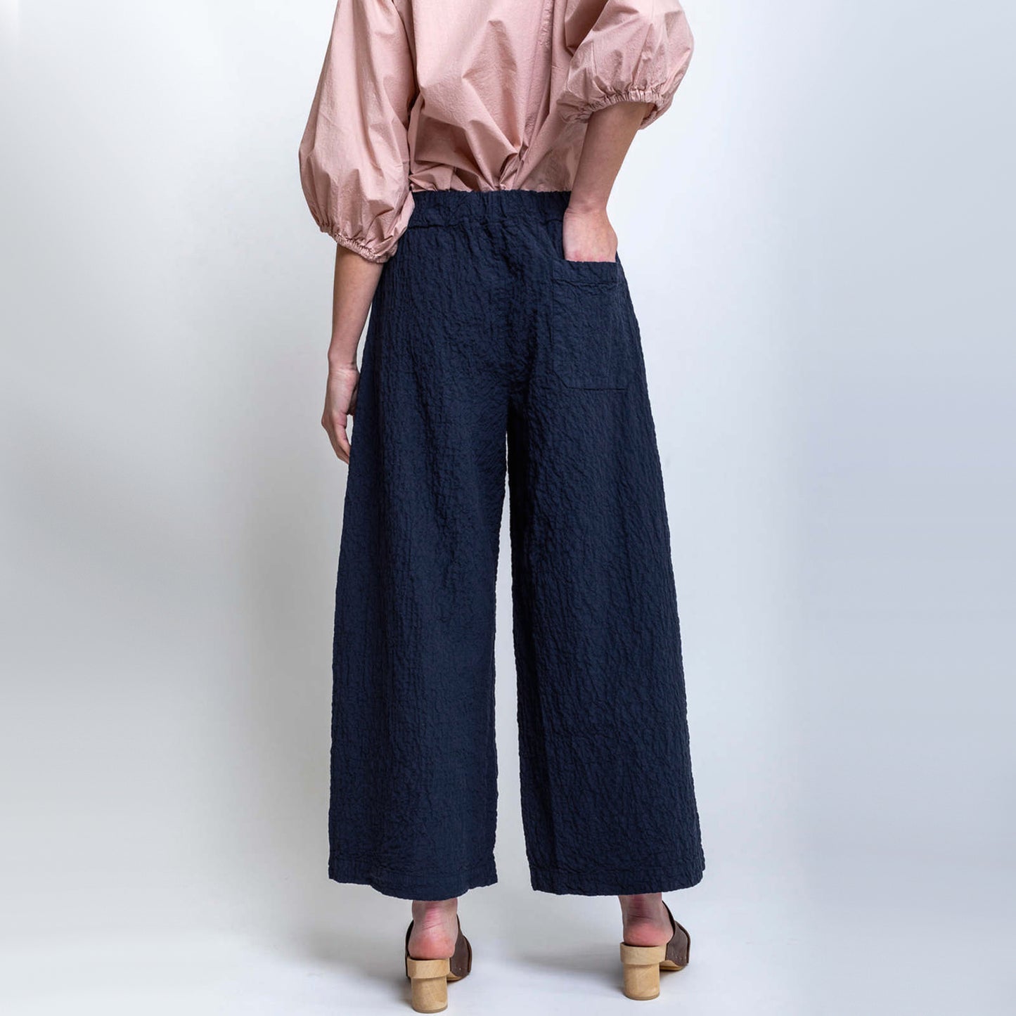 LABO ART "Storto" Textured Pant in Navy, size "4" (L/XL)