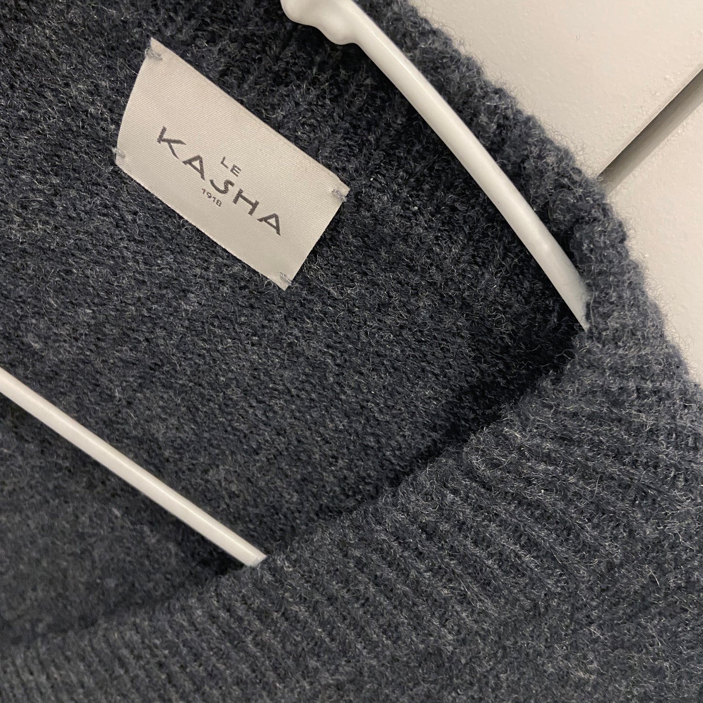 Le Kasha "Accra" Cropped Cashmere Cardigan in Grey