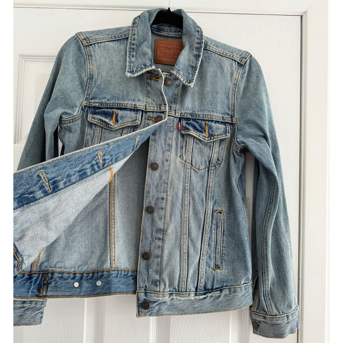 Levi's Trucker Jacket in Blue, size Small