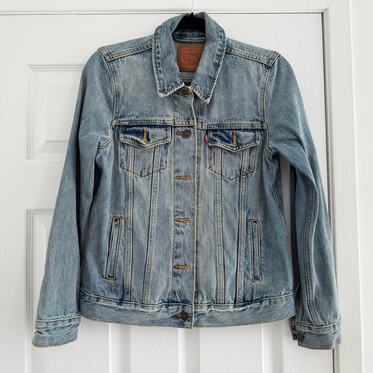 Levi's Trucker Jacket in Blue, size Small