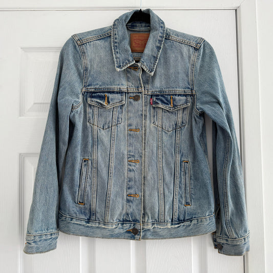 Levi's Trucker Jacket in Blue, size Small