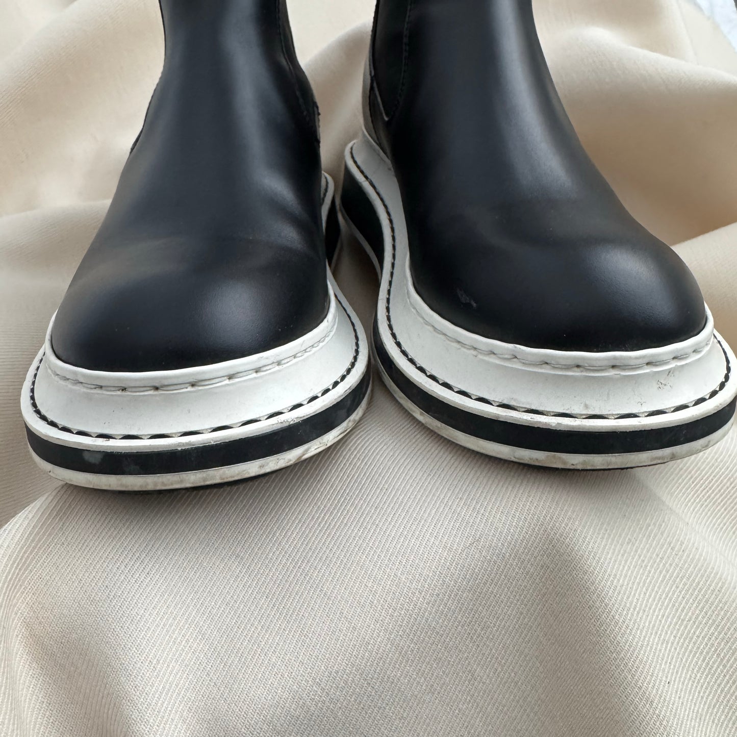 Loewe Chelsea Boot Ankle Boots In Black Leather, size 38