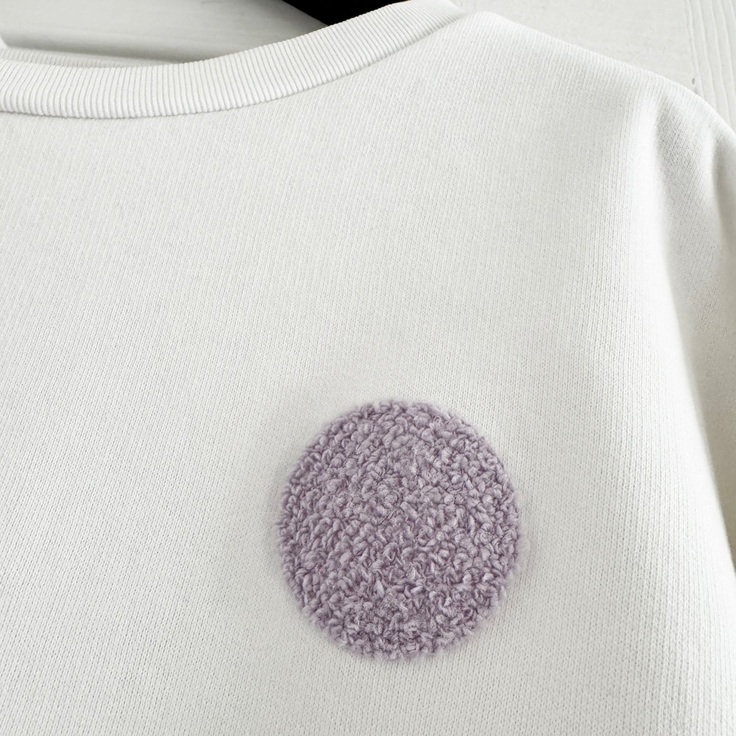 ** KIDS ** Long Live the Queen White Sweatshirt with Circle Patch, size 12 years