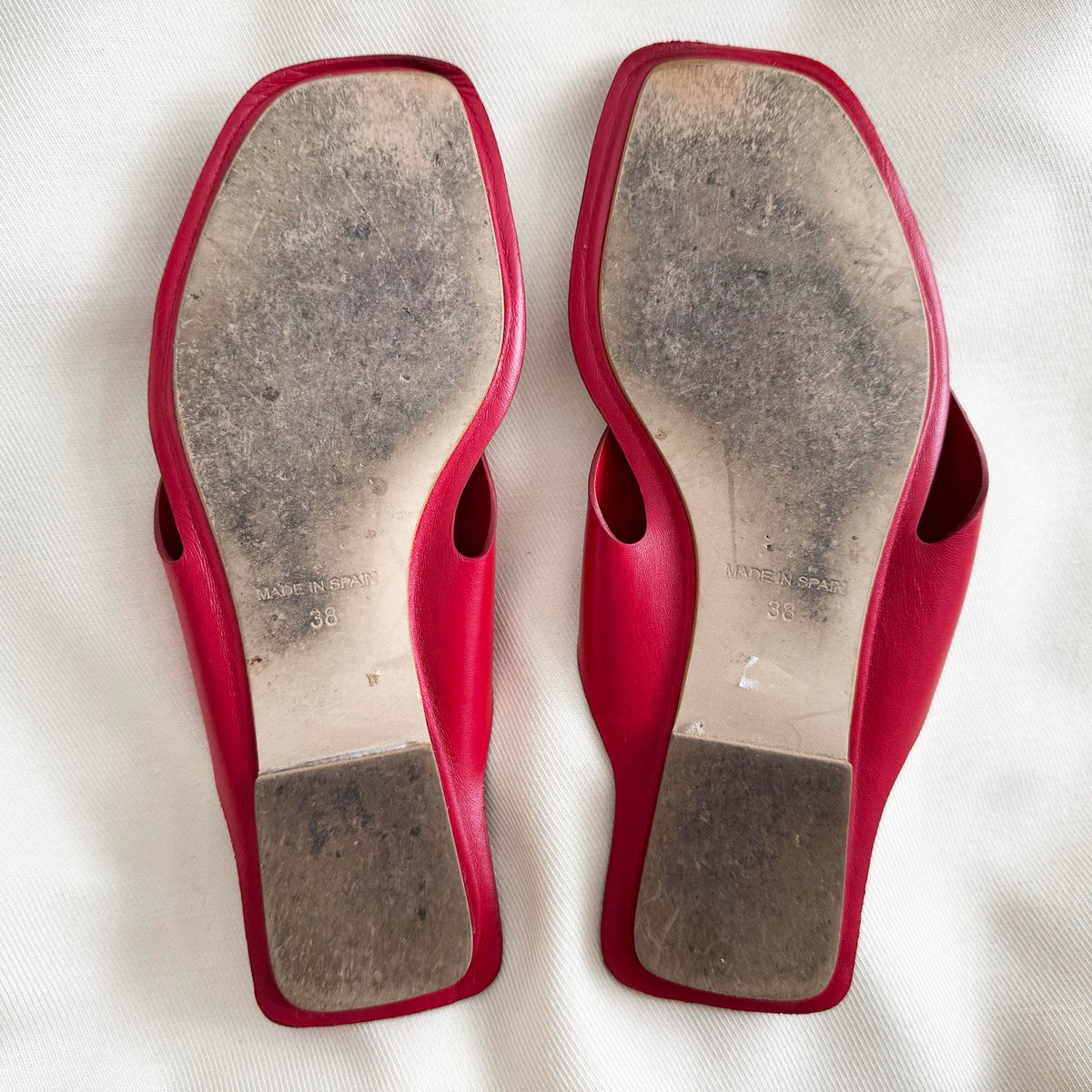 Maguire "Olvera" Flip Flops in Red, size 38